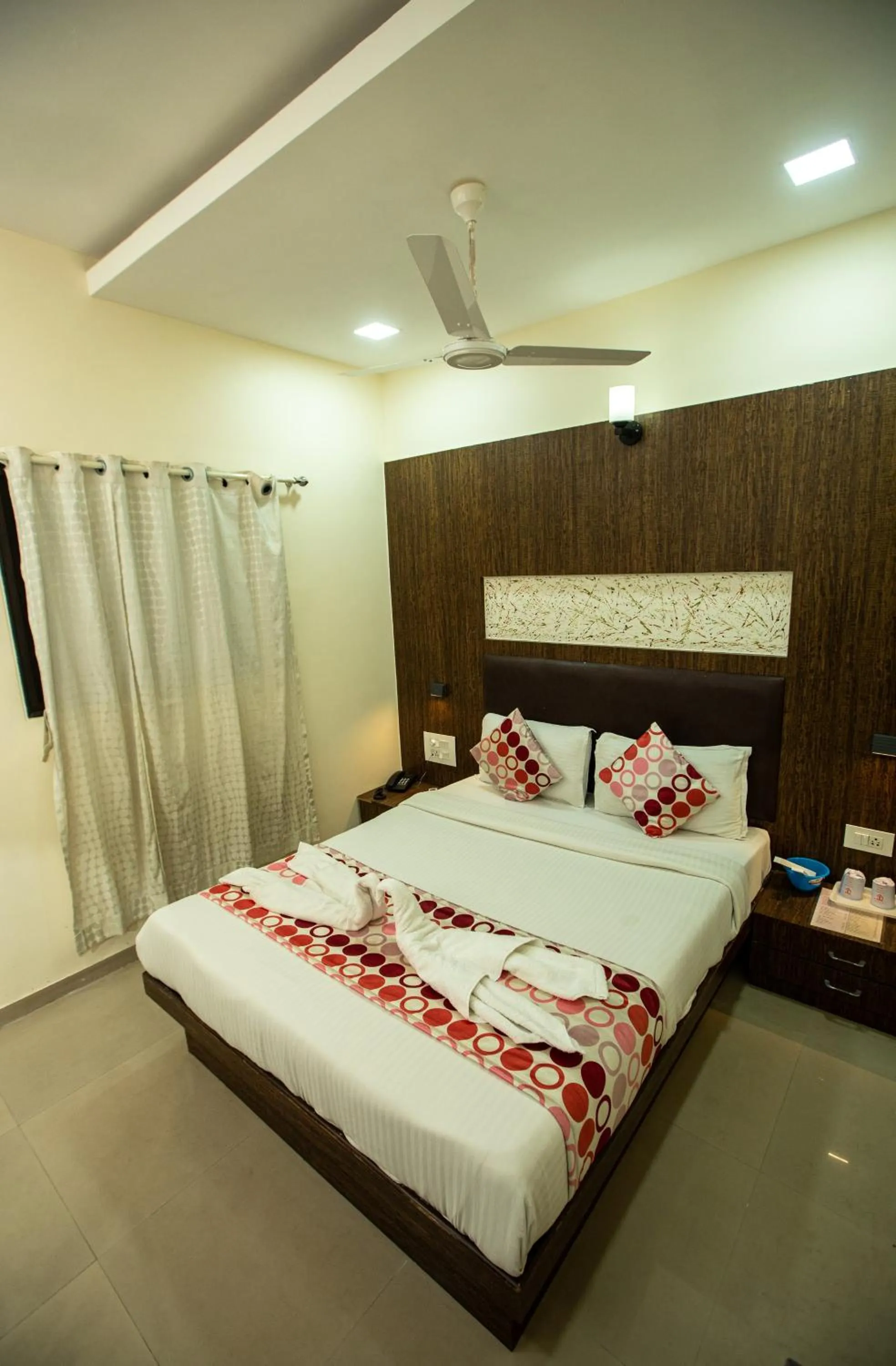 Bed in Hotel J D Residency