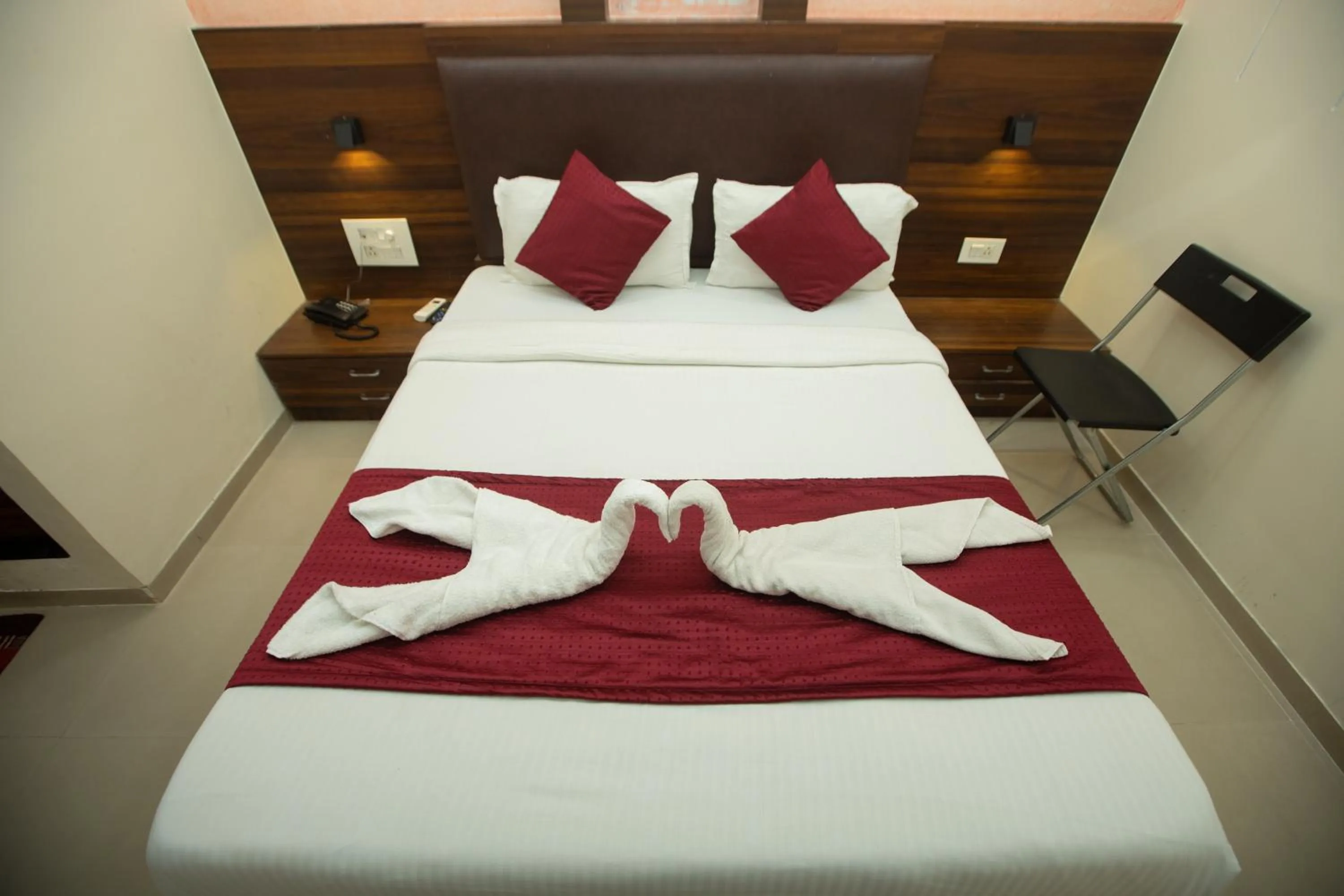 Bed in Hotel J D Residency