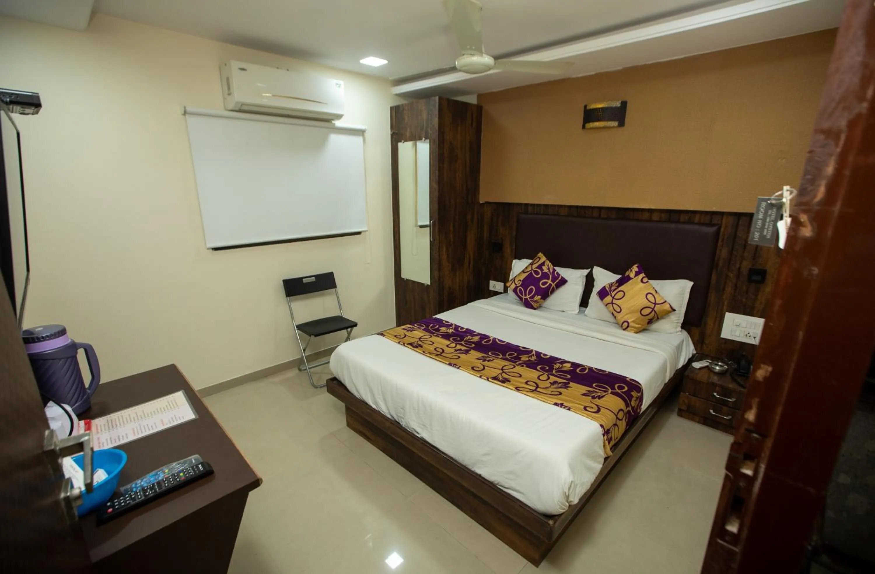Bed in Hotel J D Residency