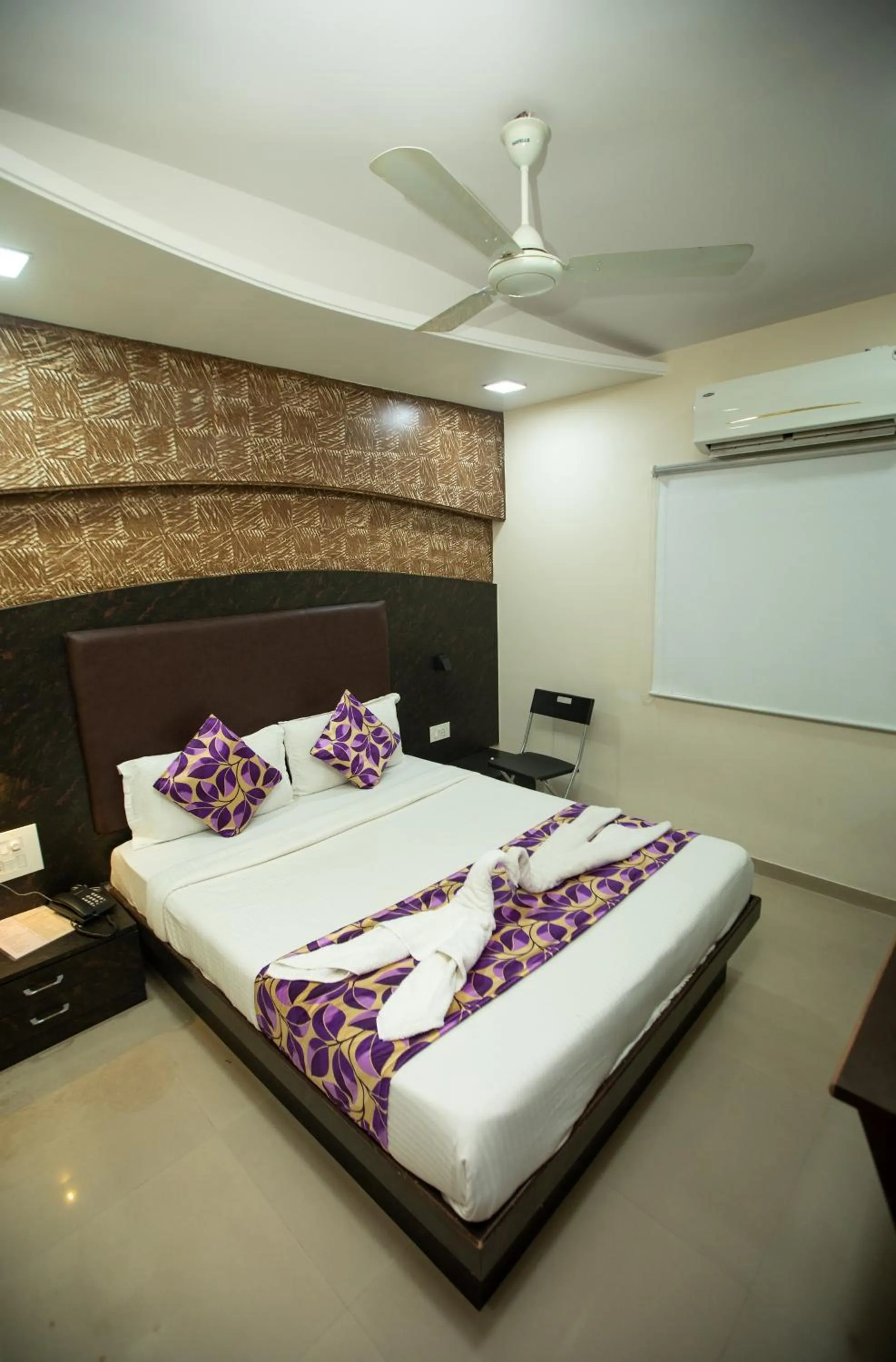 Bed in Hotel J D Residency