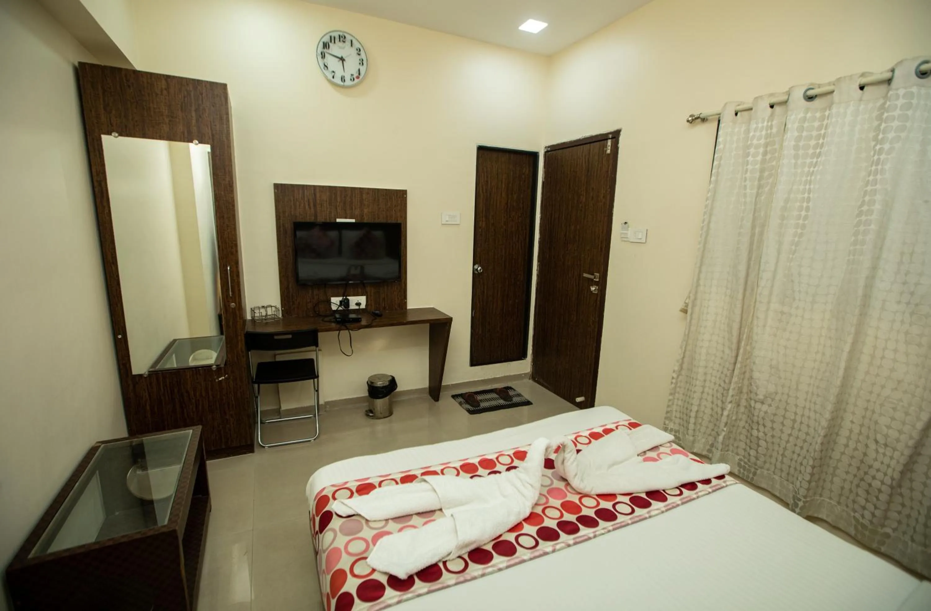 Bed in Hotel J D Residency