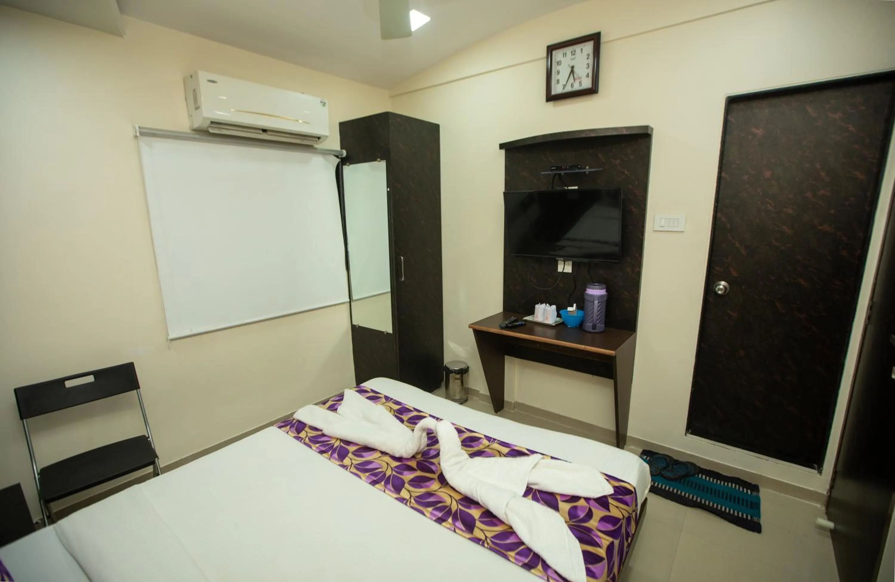 Bedroom in Hotel J D Residency