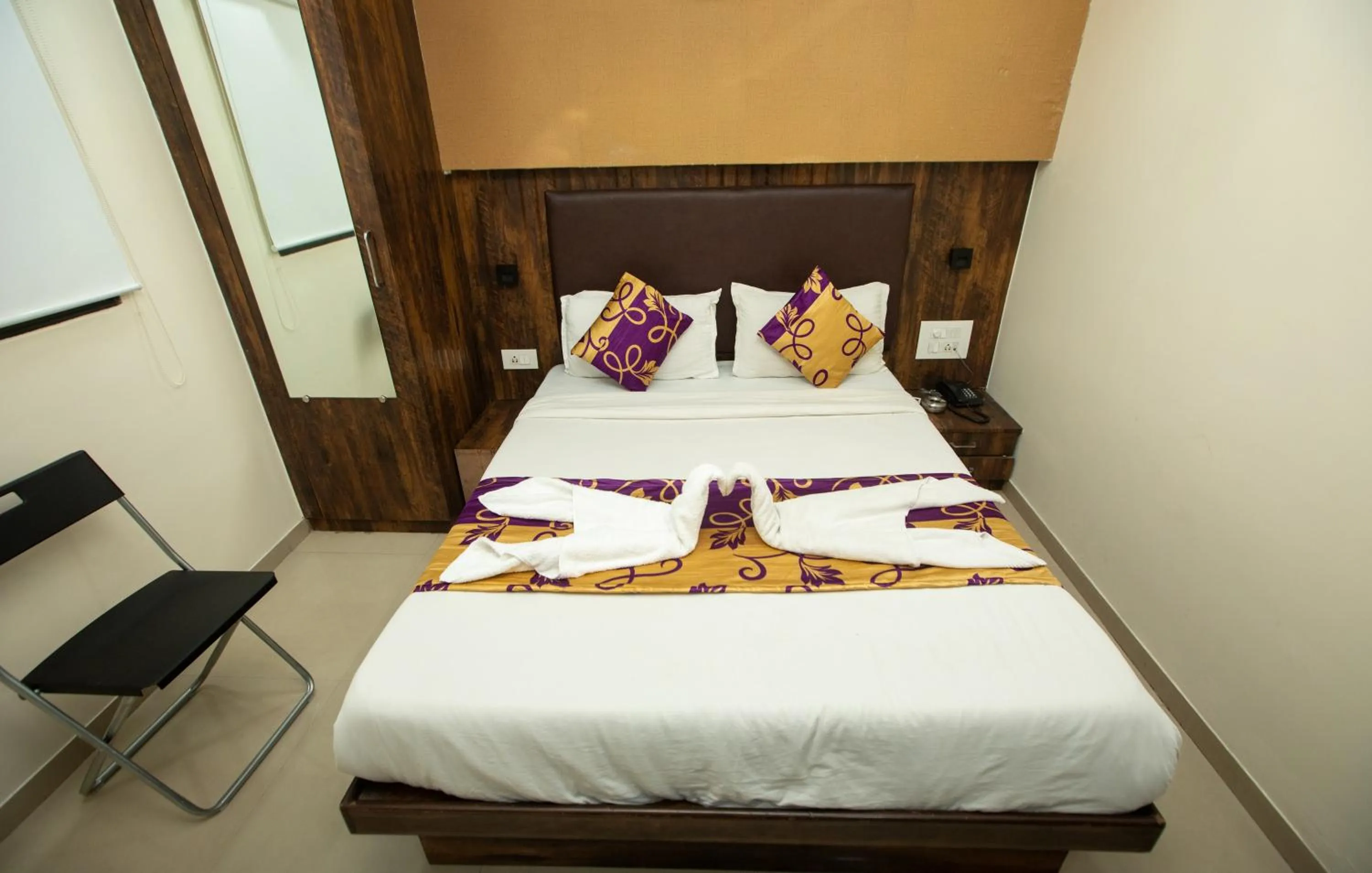 Bed in Hotel J D Residency