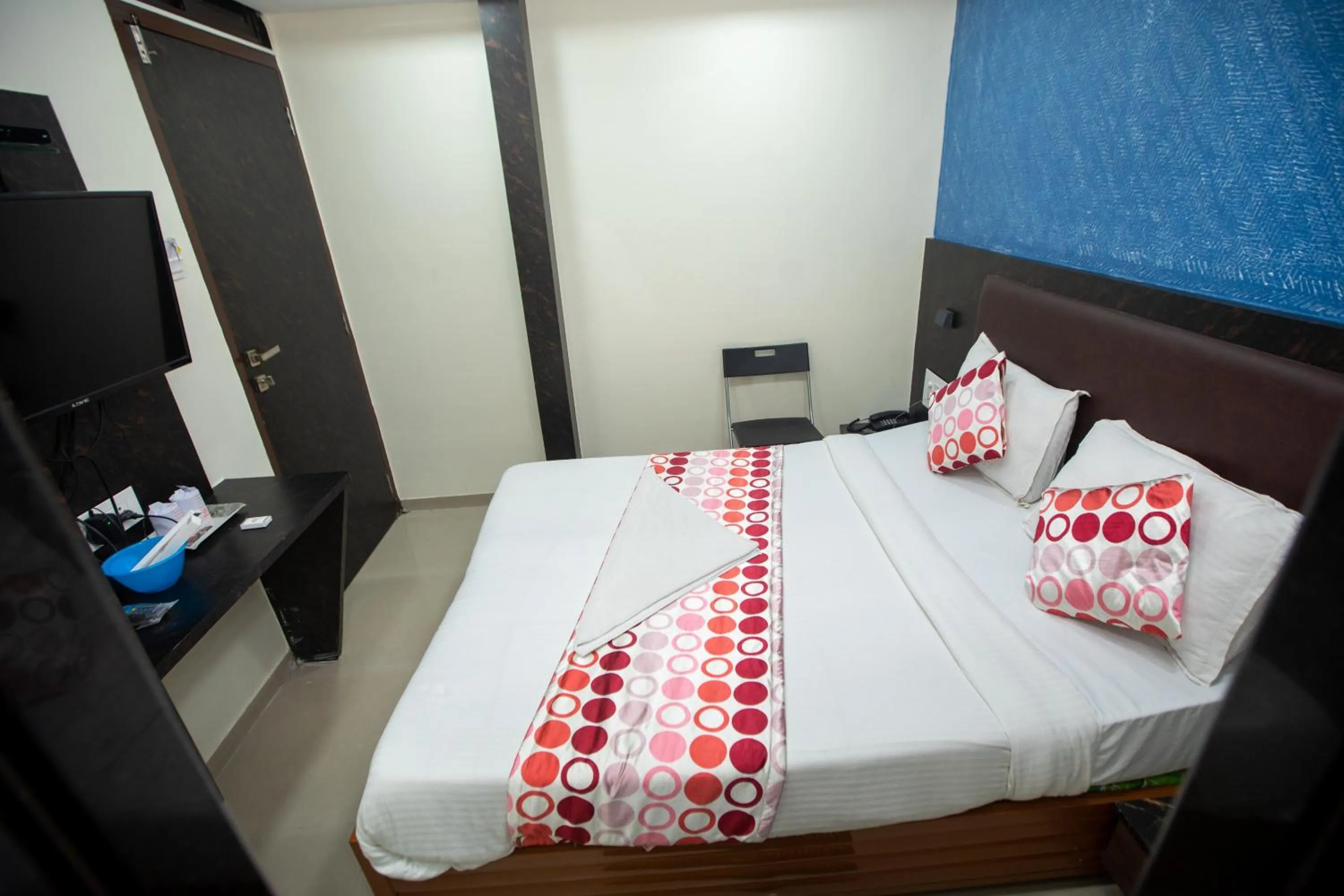 Bed in Hotel J D Residency