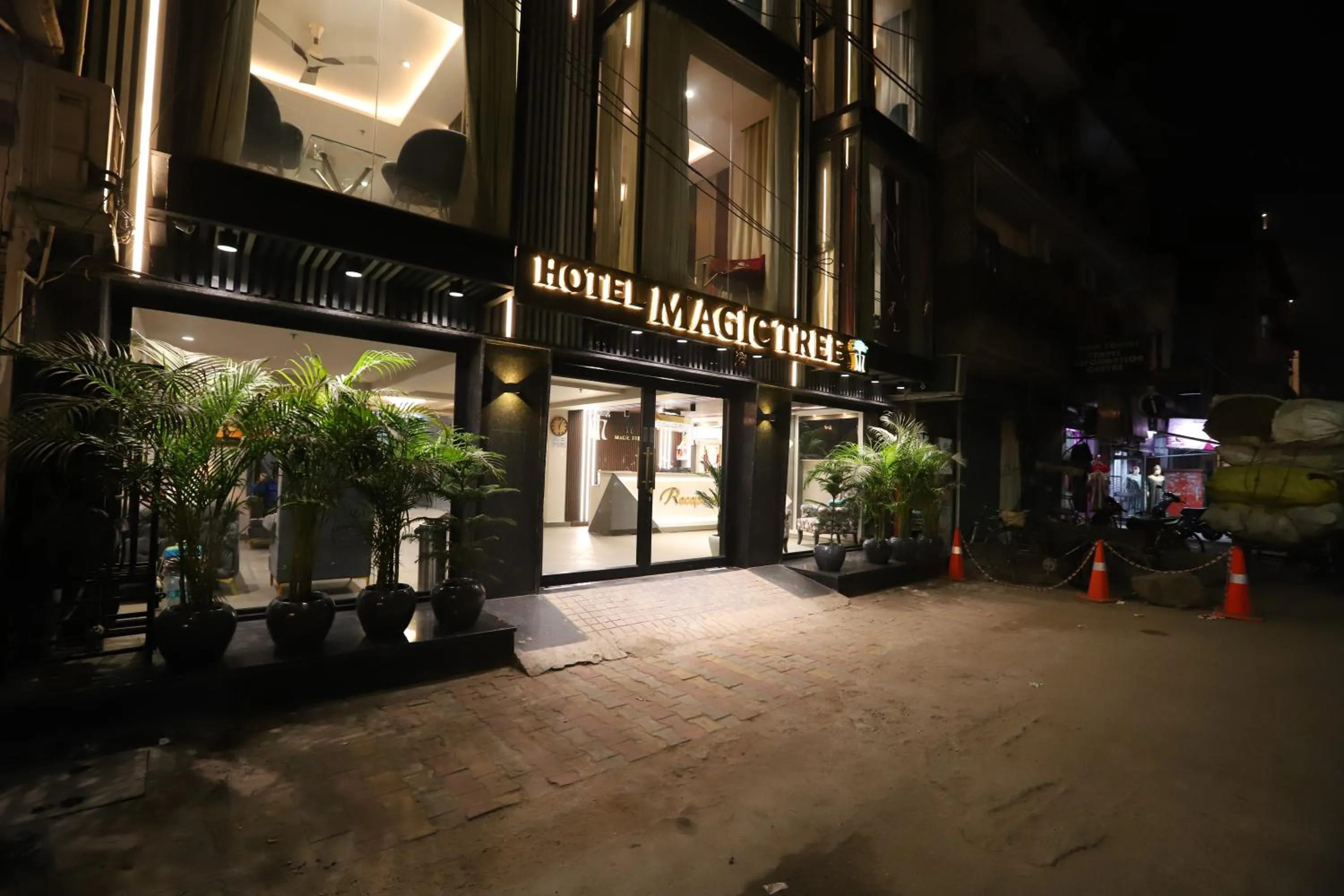 Facade/entrance in Hotel The Magic Tree - Paharganj New Delhi