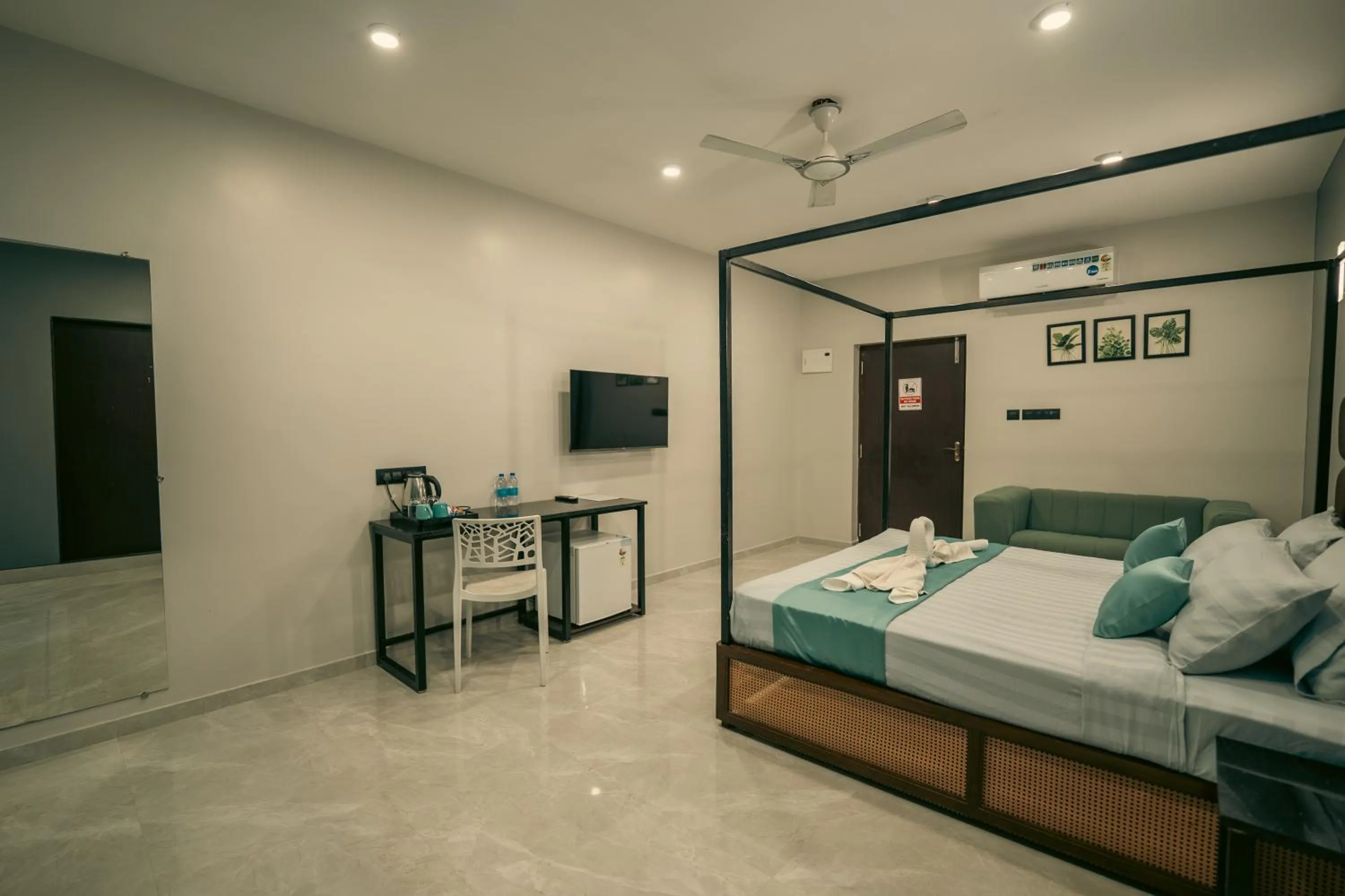 Bed in D7 La Serene
