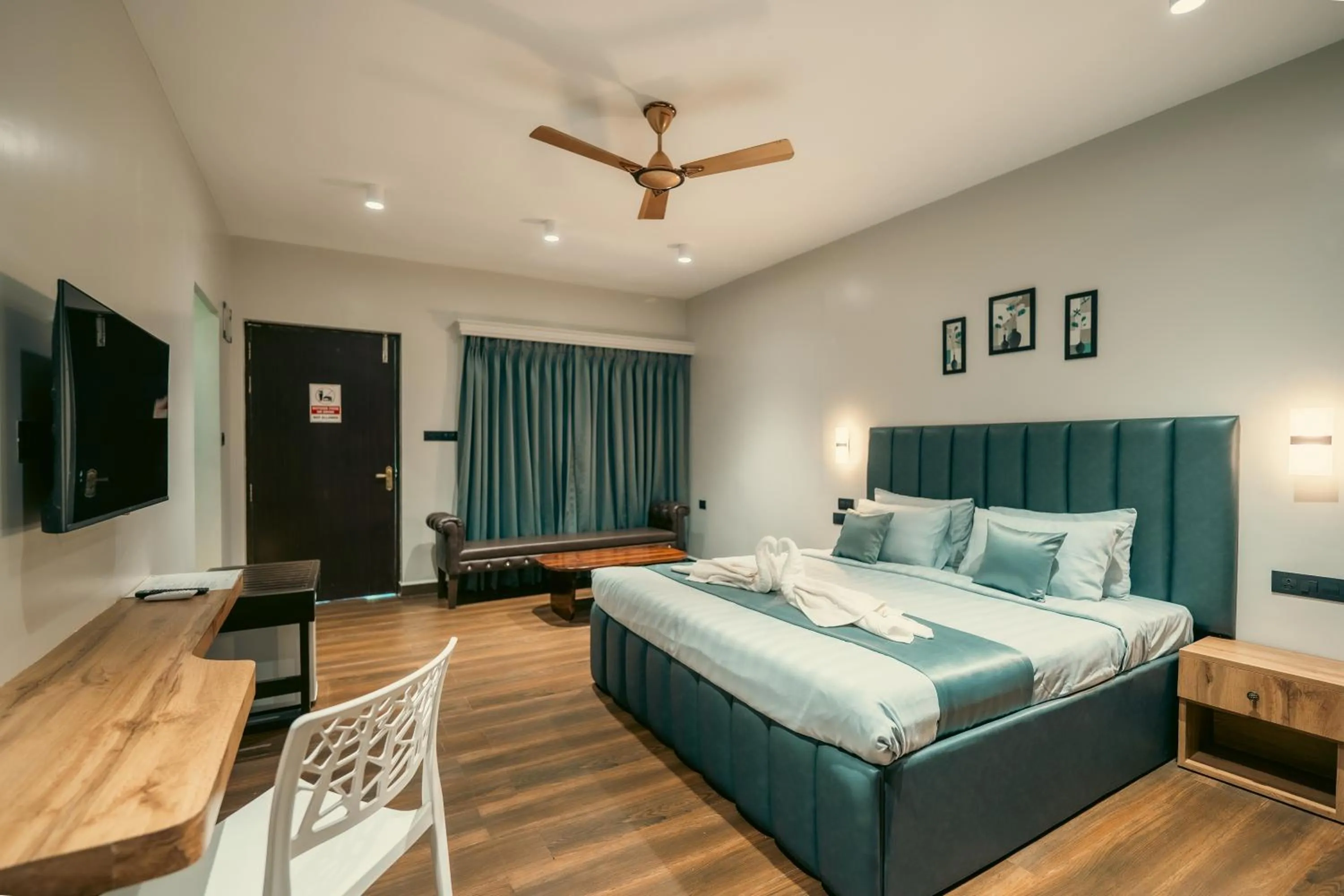 Bed in D7 La Serene