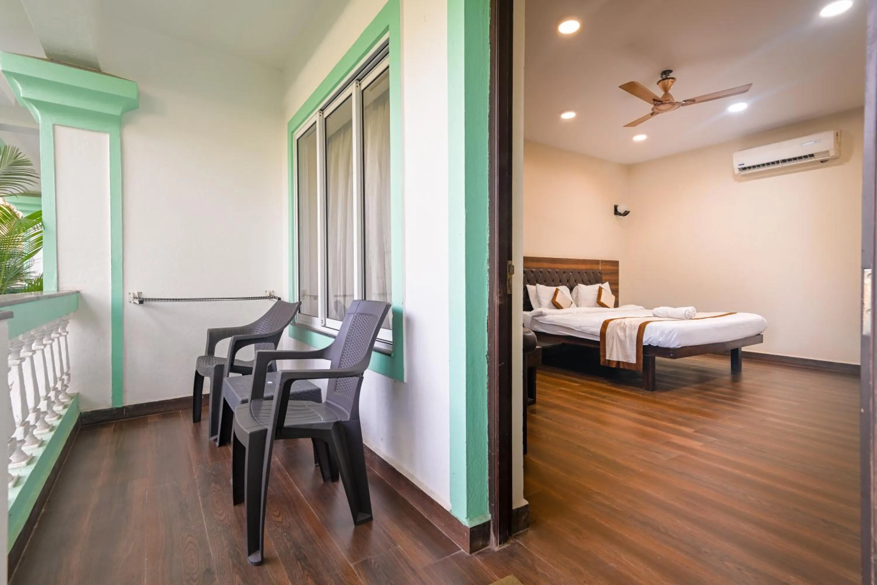 Photo of the whole room, Bed in D7 La Serene