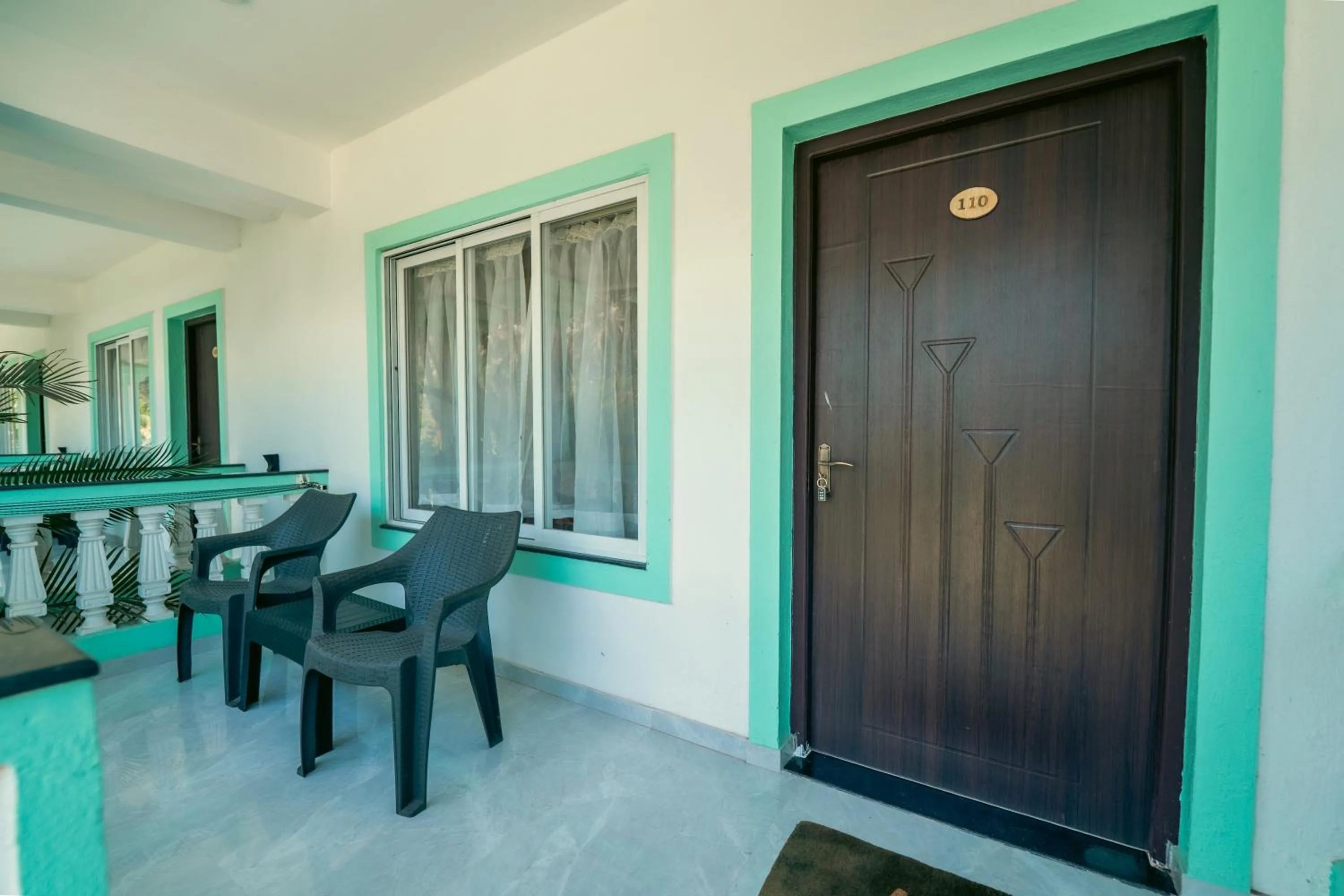 Facade/entrance in D7 La Serene