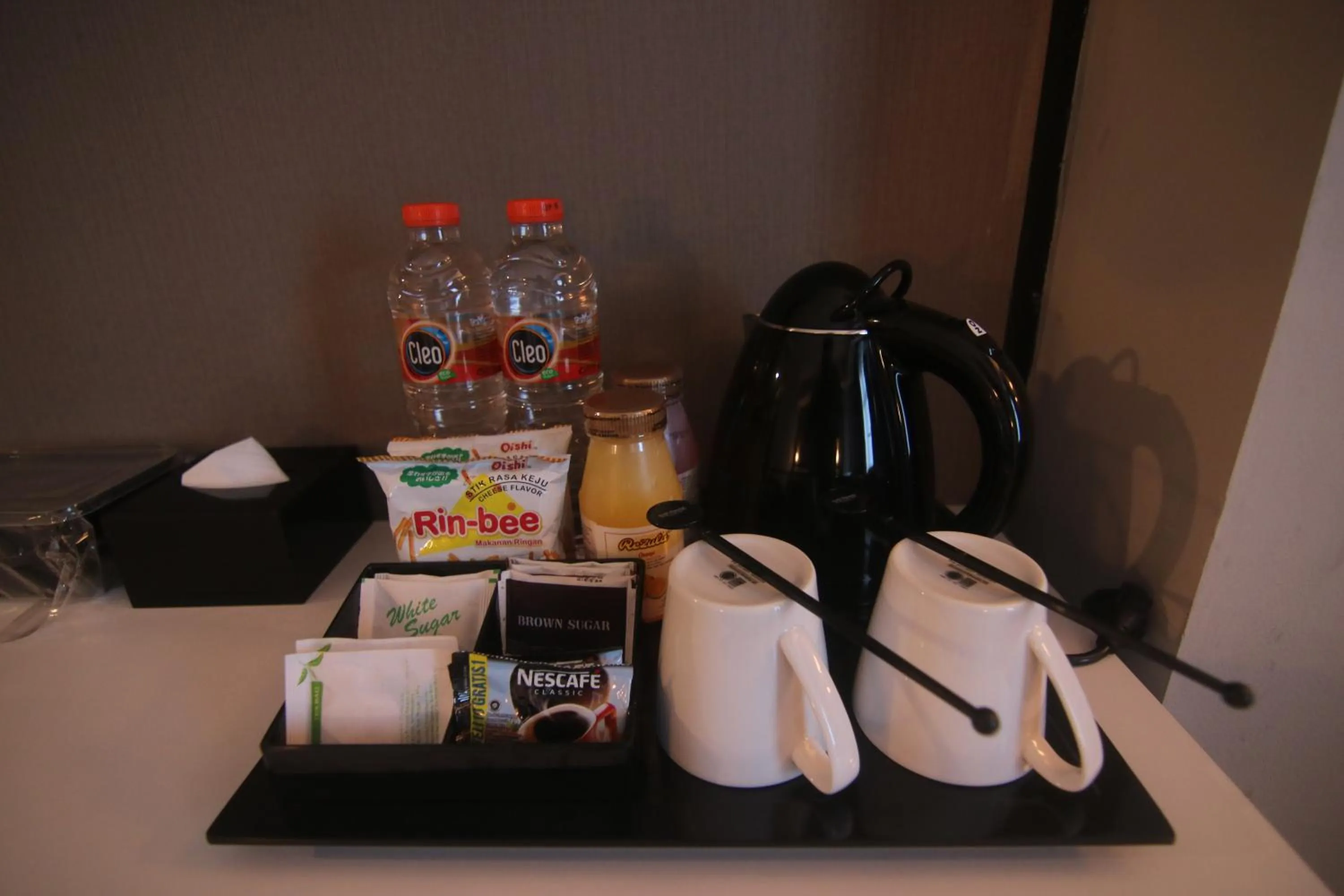 Coffee/tea facilities in BeSS Mansion Hotel Surabaya
