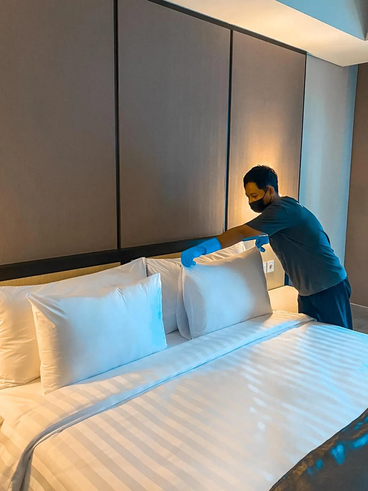 Bed in BeSS Mansion Hotel Surabaya