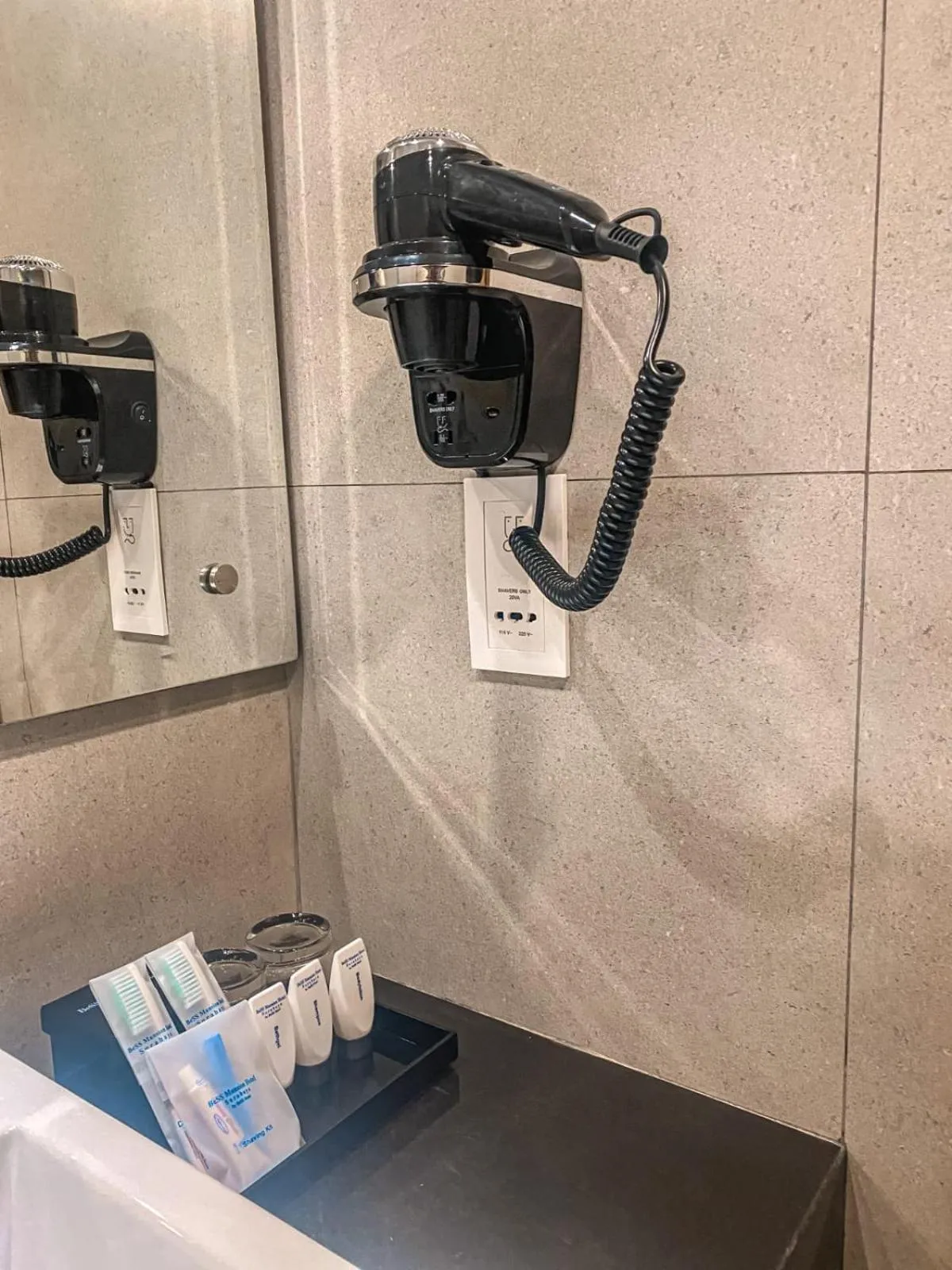 hair dresser in BeSS Mansion Hotel Surabaya