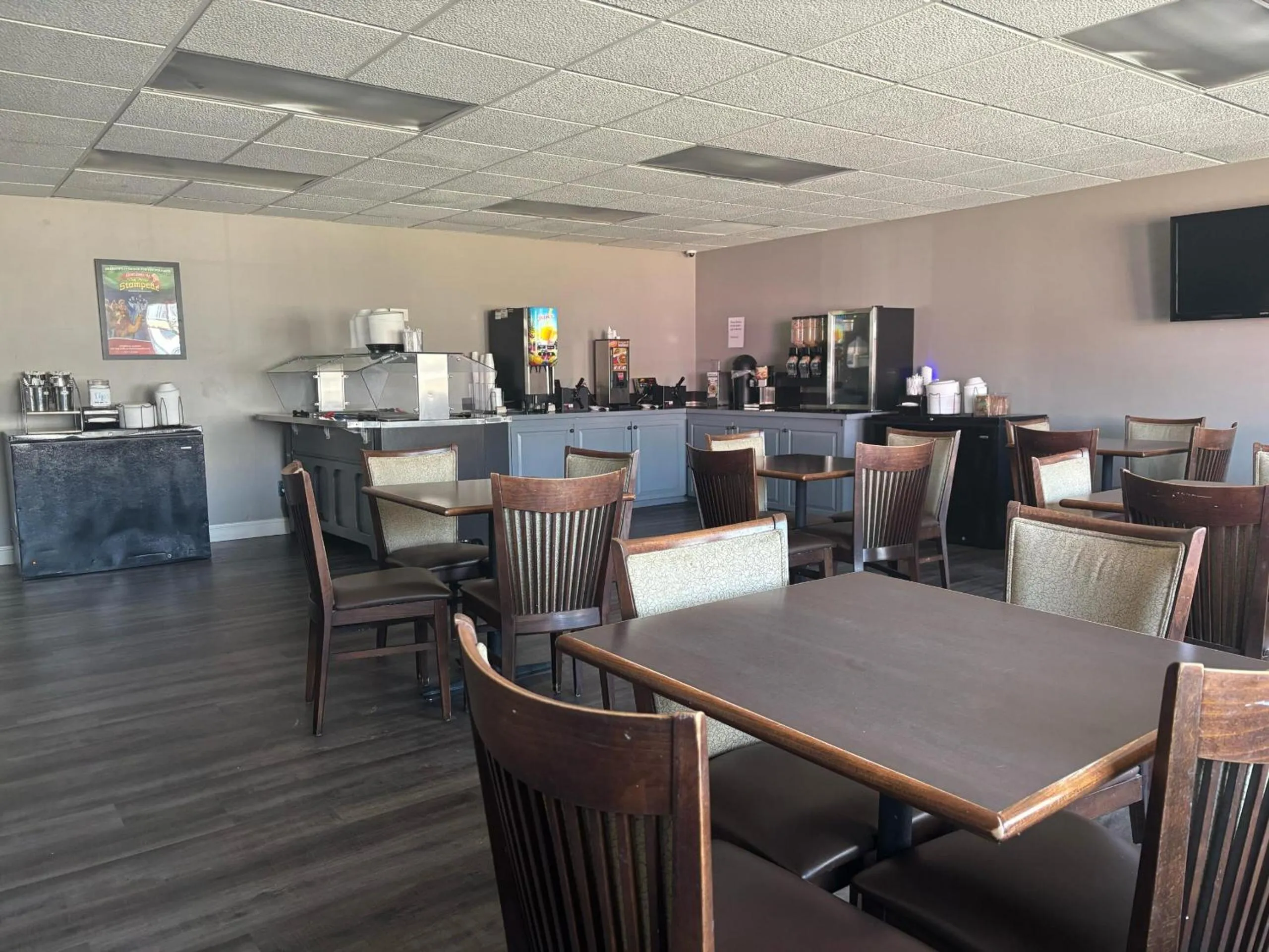 Breakfast in Angel Inn Near IMAX, a Travelodge by Wyndham