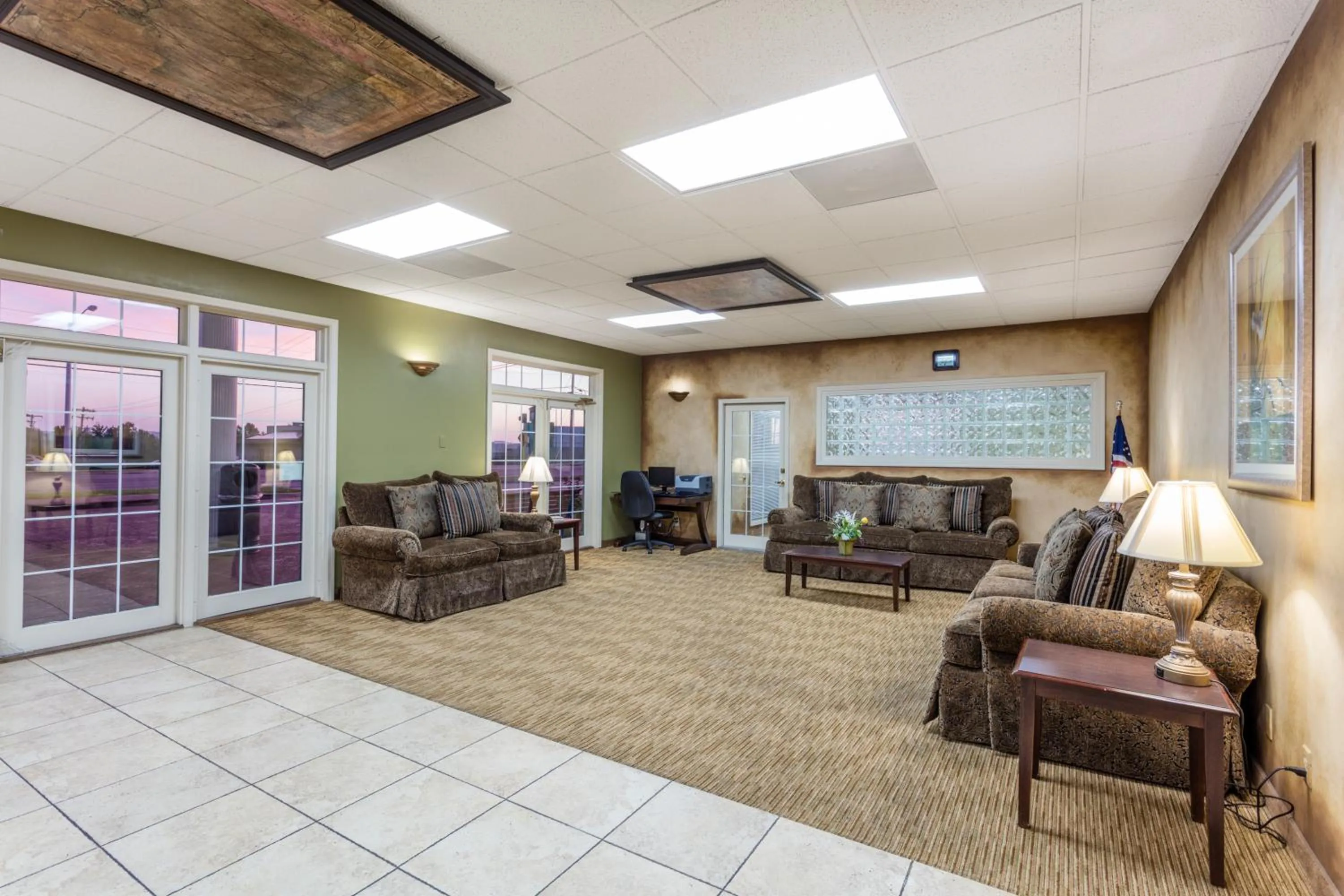 Seating area in Angel Inn Near IMAX, a Travelodge by Wyndham