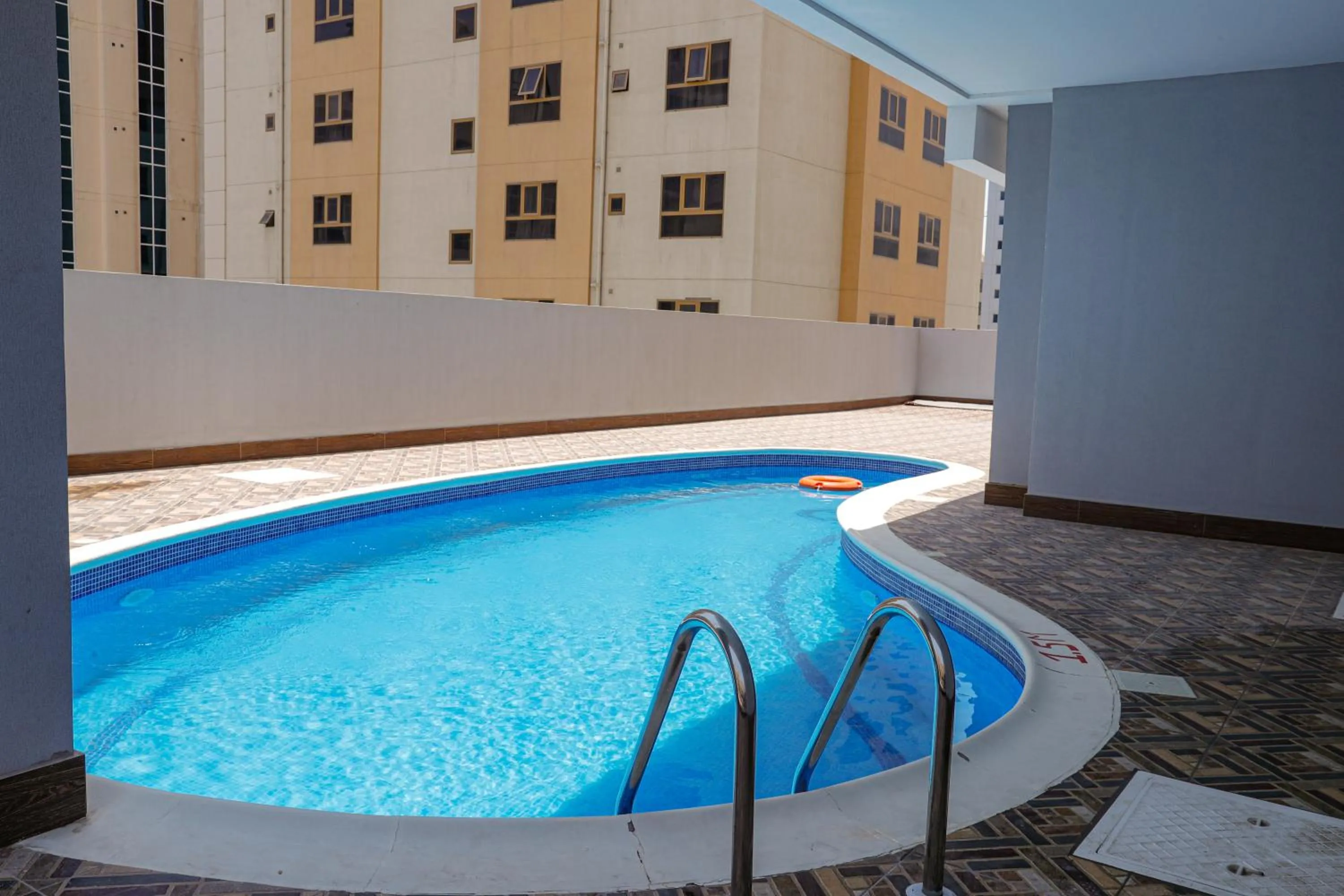 Swimming pool in SIRIUS TOWER