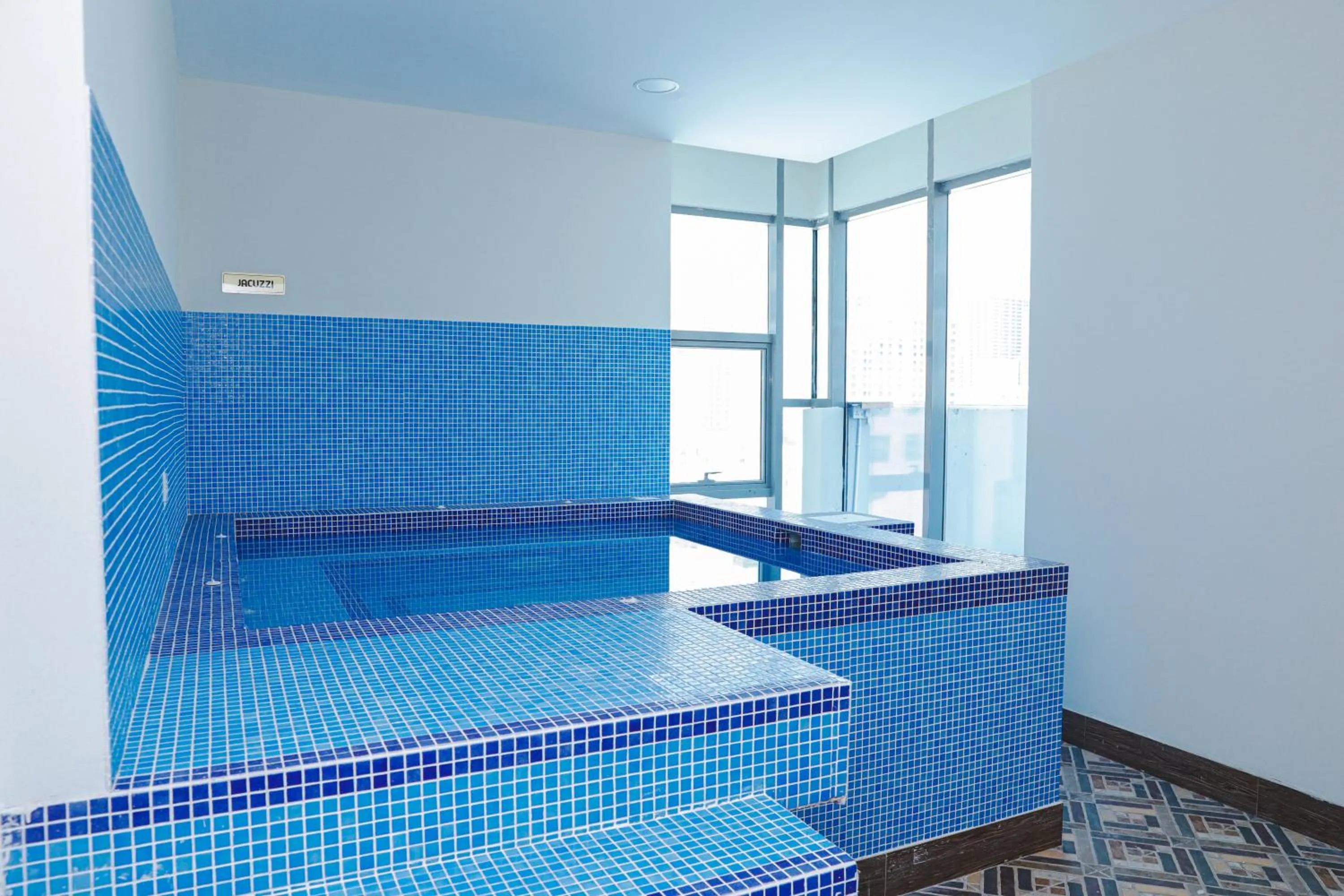 Swimming pool in SIRIUS TOWER