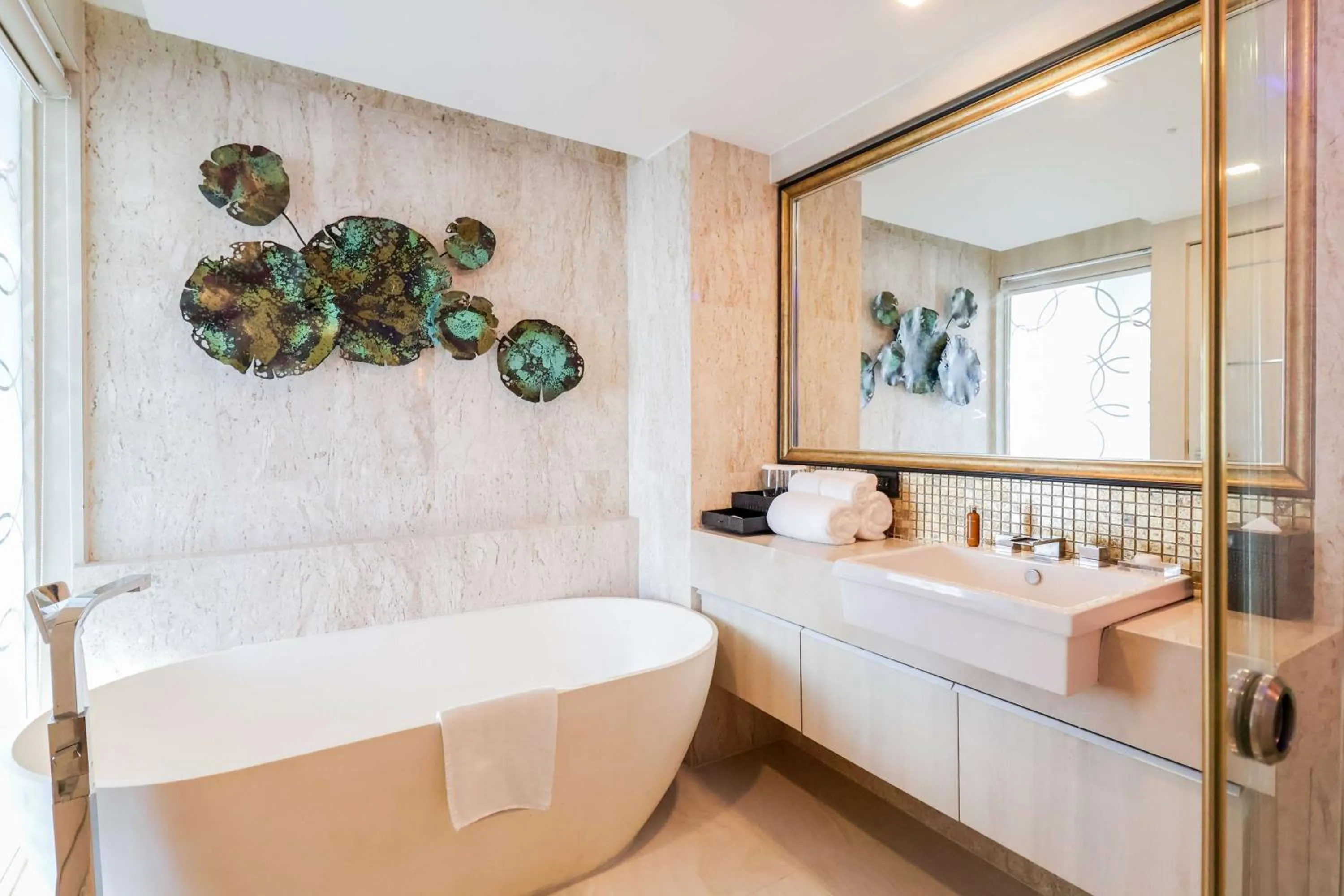 Bathroom, Bed in The Sanctuary Resort Pattaya, BW Signature Collection