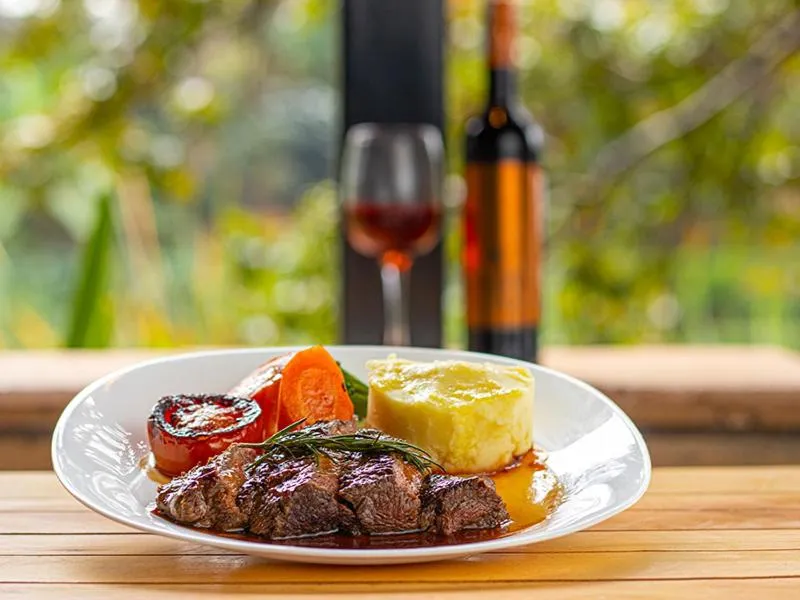 Food and drinks in Qaribu Inn Boutique Hotel Nairobi