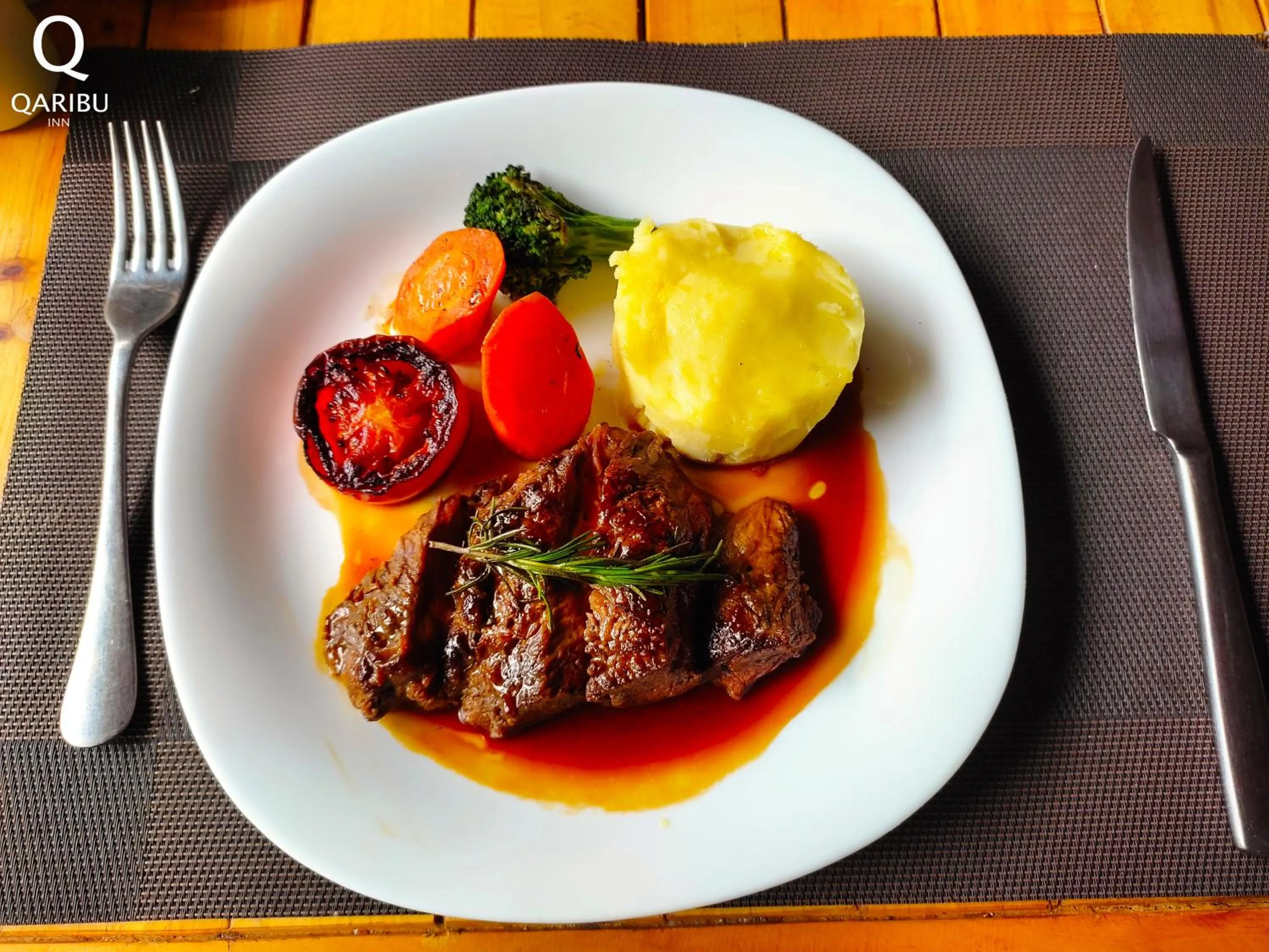 Food and drinks in Qaribu Inn Boutique Hotel Nairobi