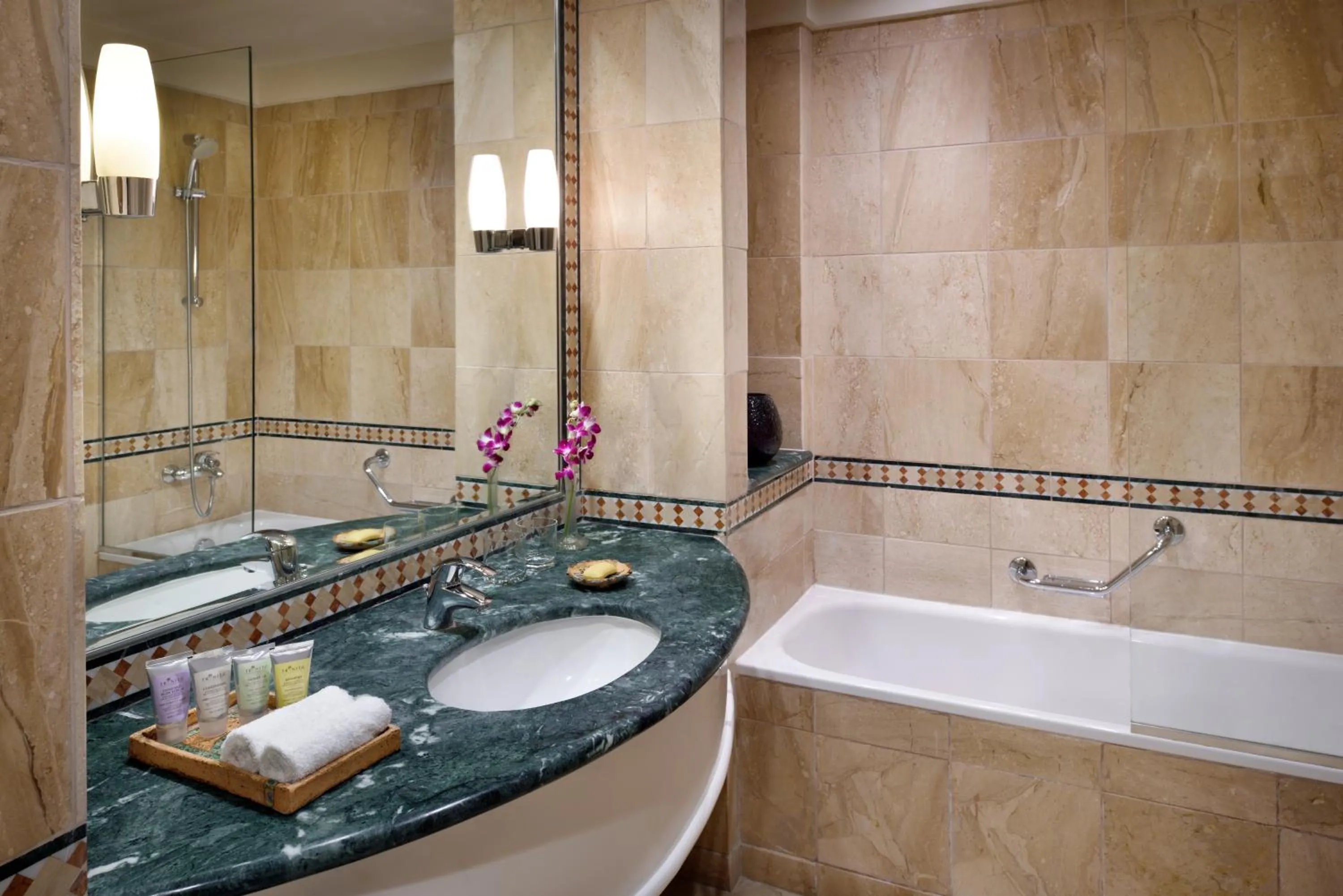 Shower in Mövenpick Resort & Spa Dead Sea