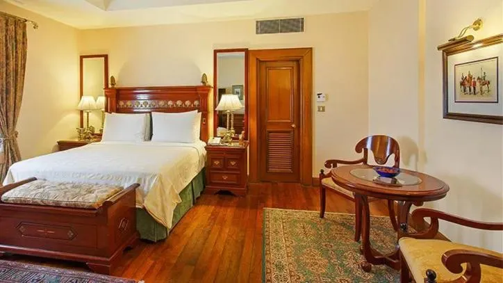 Bed in The Oberoi Cecil