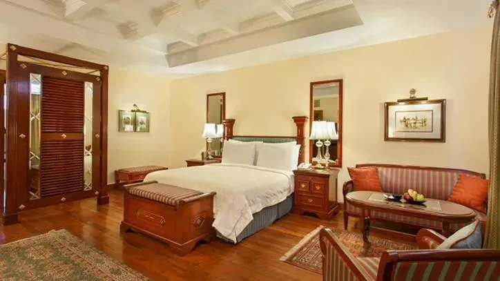 Bed in The Oberoi Cecil