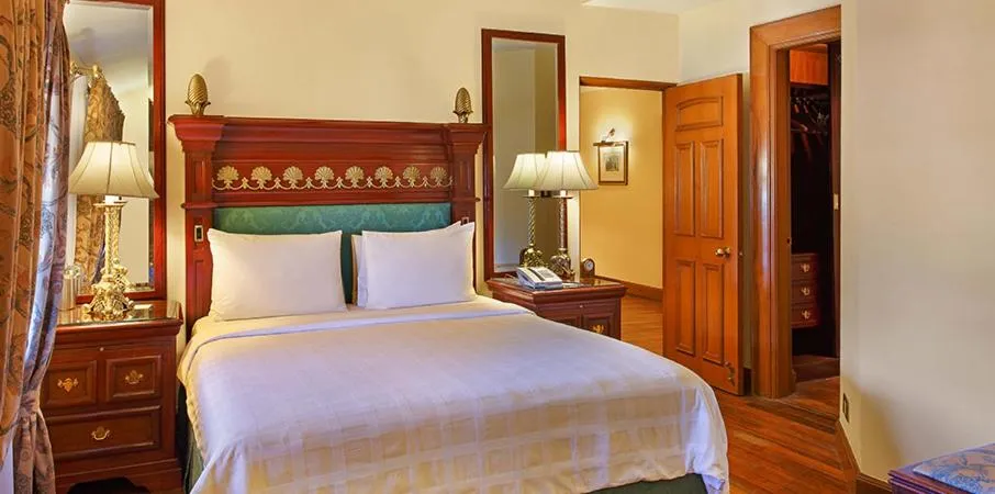 Bed in The Oberoi Cecil