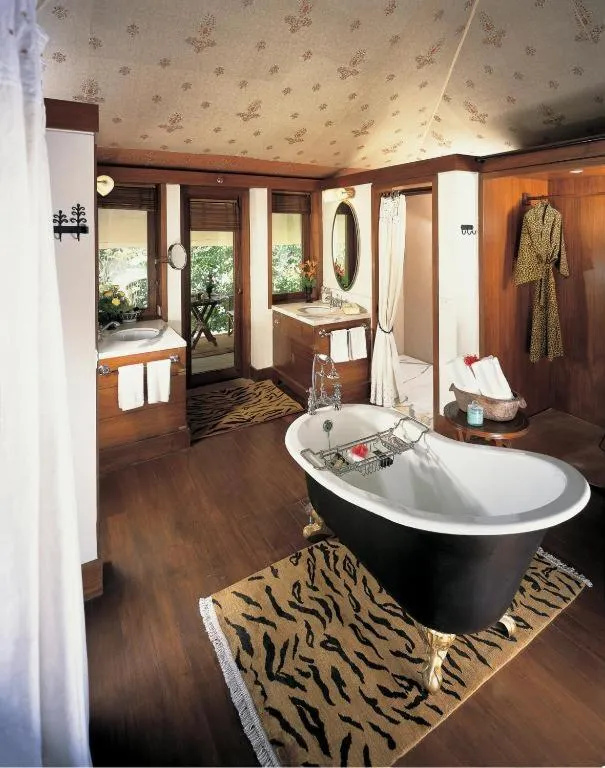 Bathroom in The Oberoi Vanyavilas Wildlife Resort, Ranthambhore