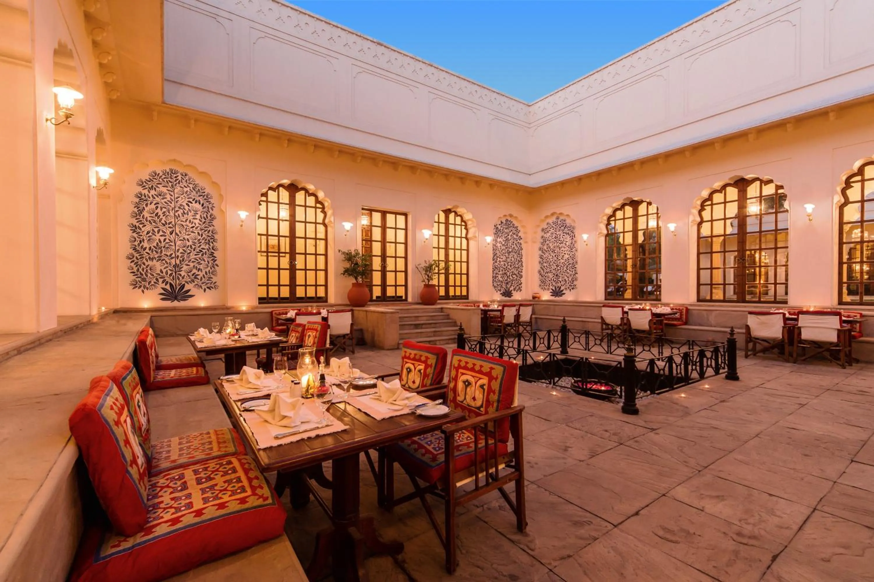 Restaurant/places to eat in The Oberoi Vanyavilas Wildlife Resort, Ranthambhore