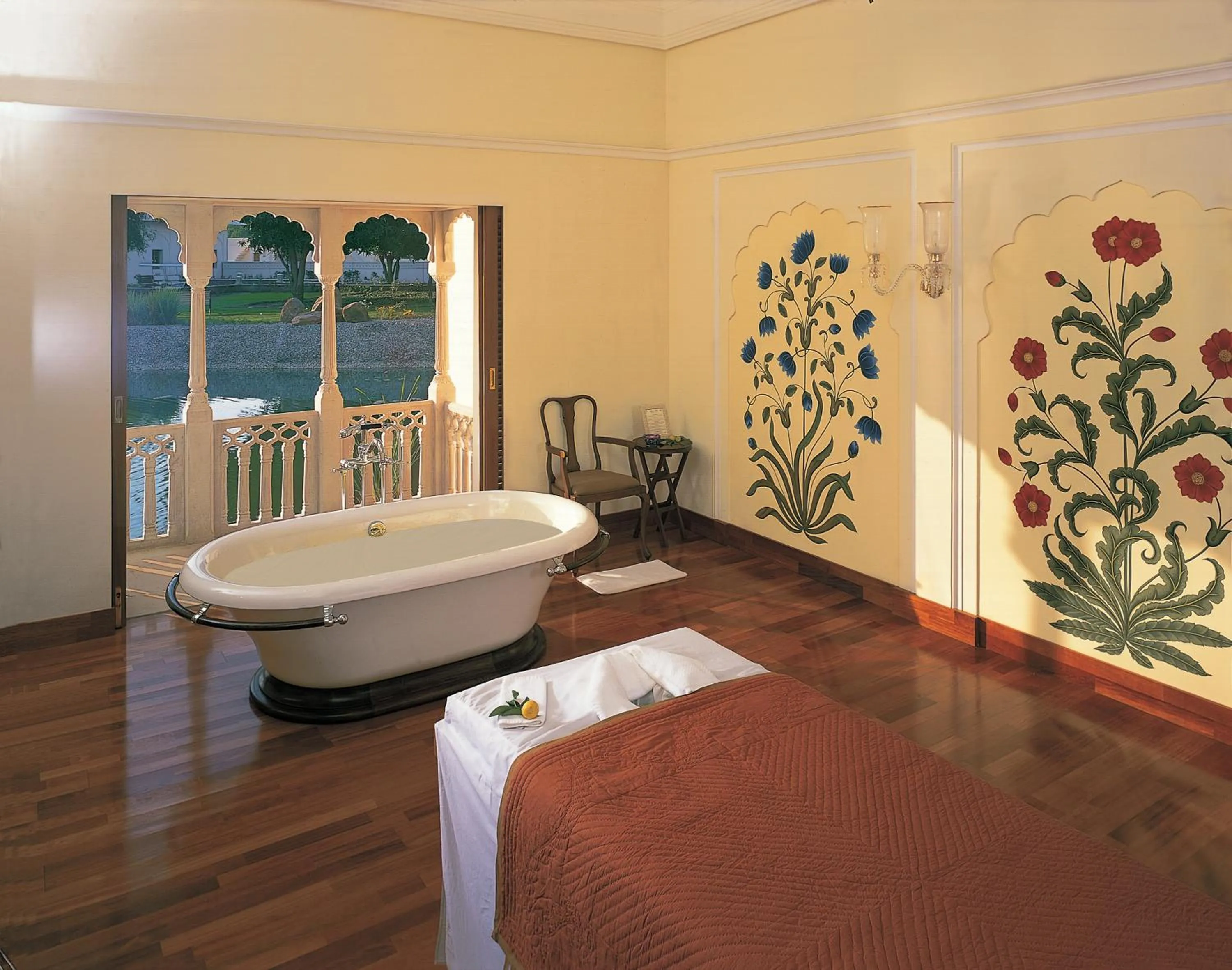Massage, Bed in The Oberoi Vanyavilas Wildlife Resort, Ranthambhore