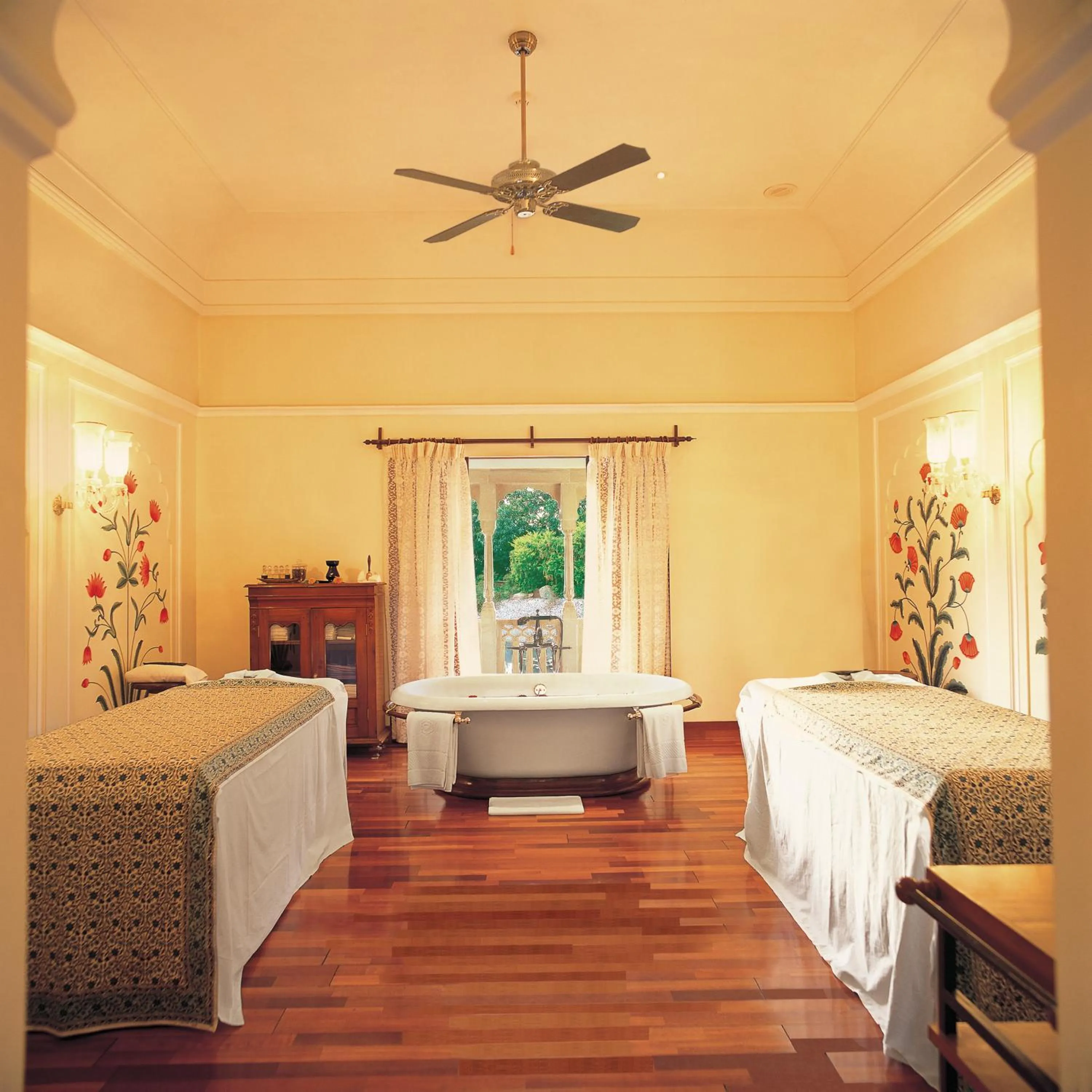 Massage, Bed in The Oberoi Vanyavilas Wildlife Resort, Ranthambhore