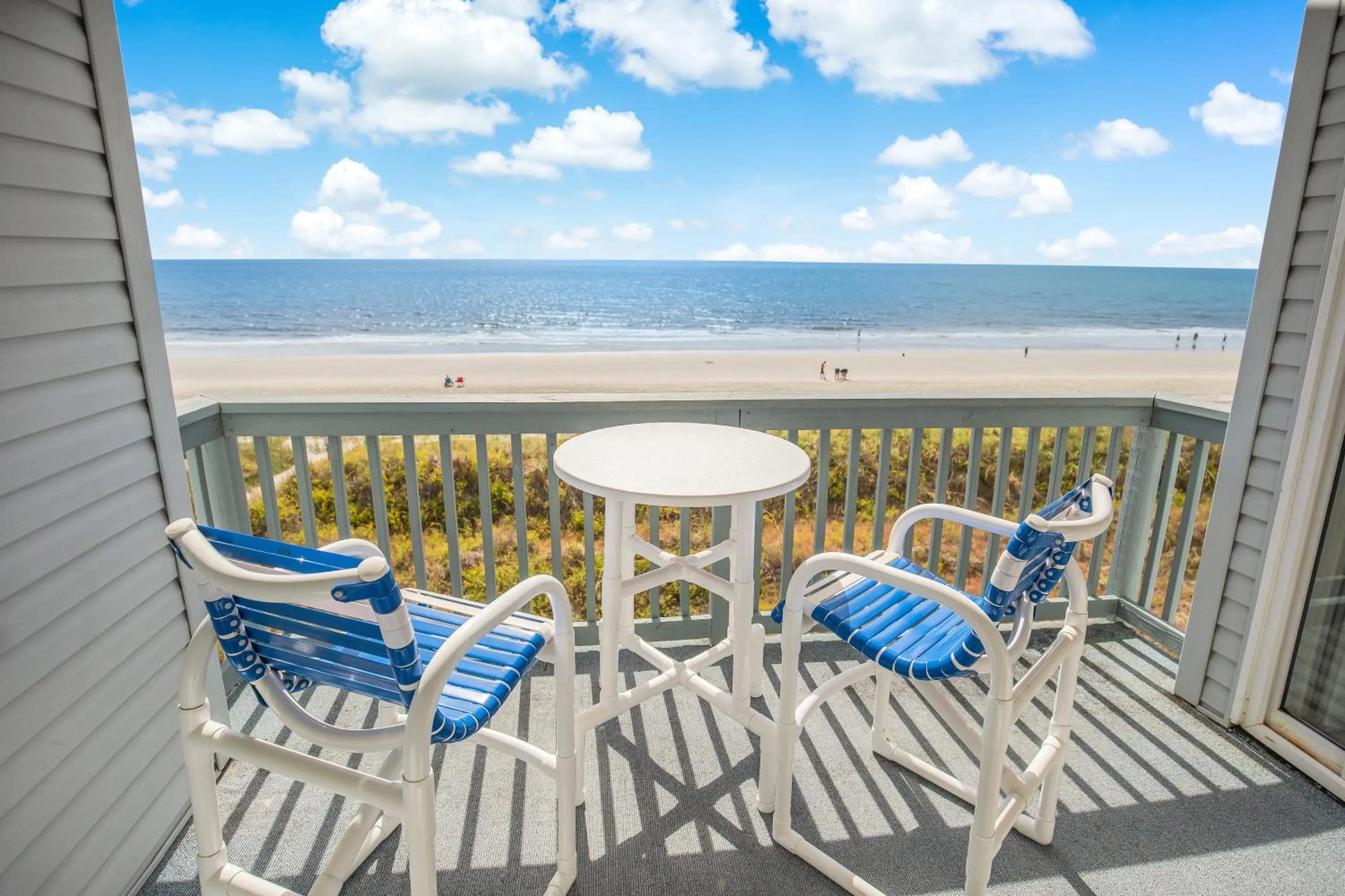 2BR, 2Bath condo Oceanfront Getaway with pool