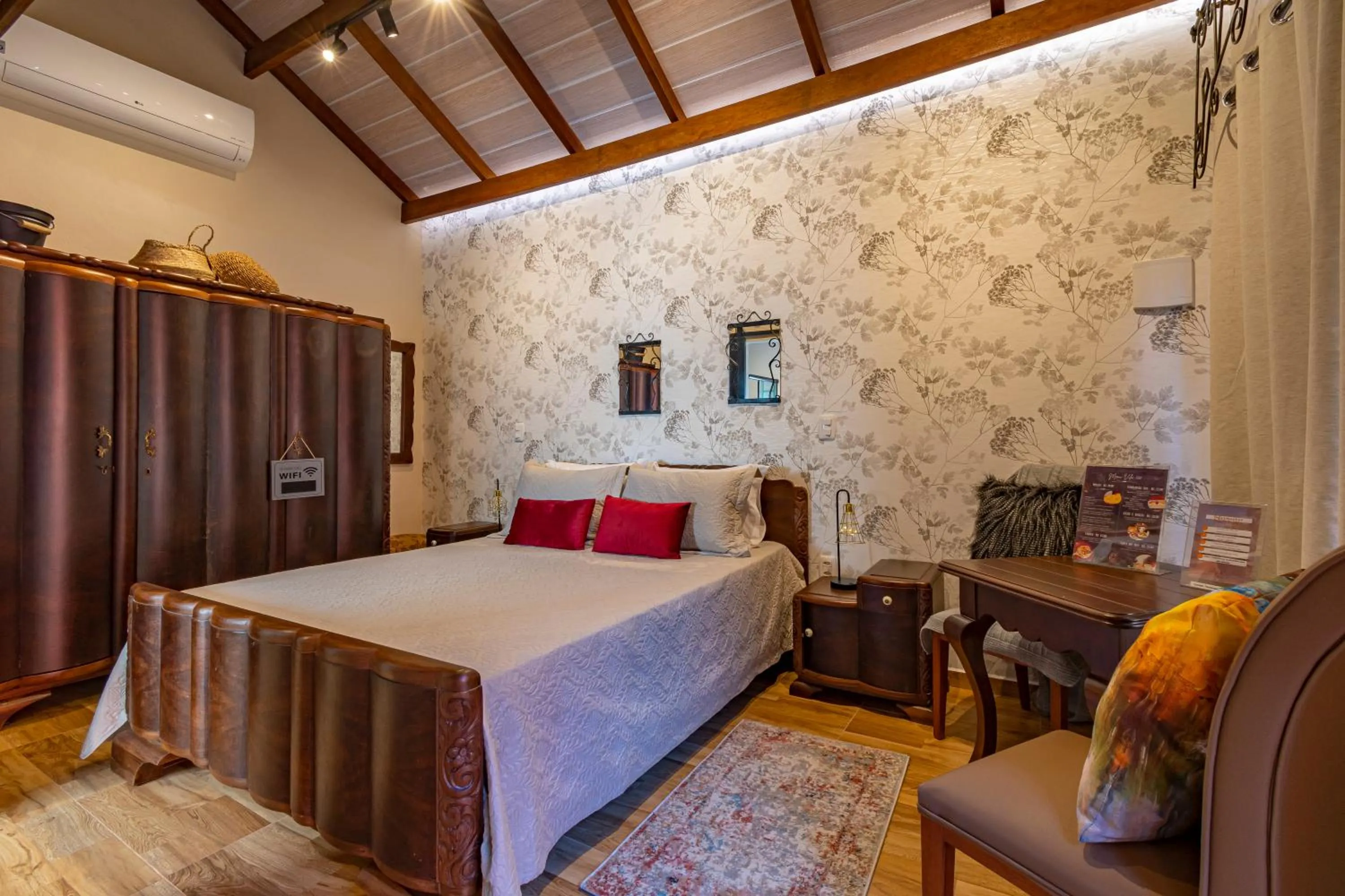 Photo of the whole room, Bed in Pousada Vila 505