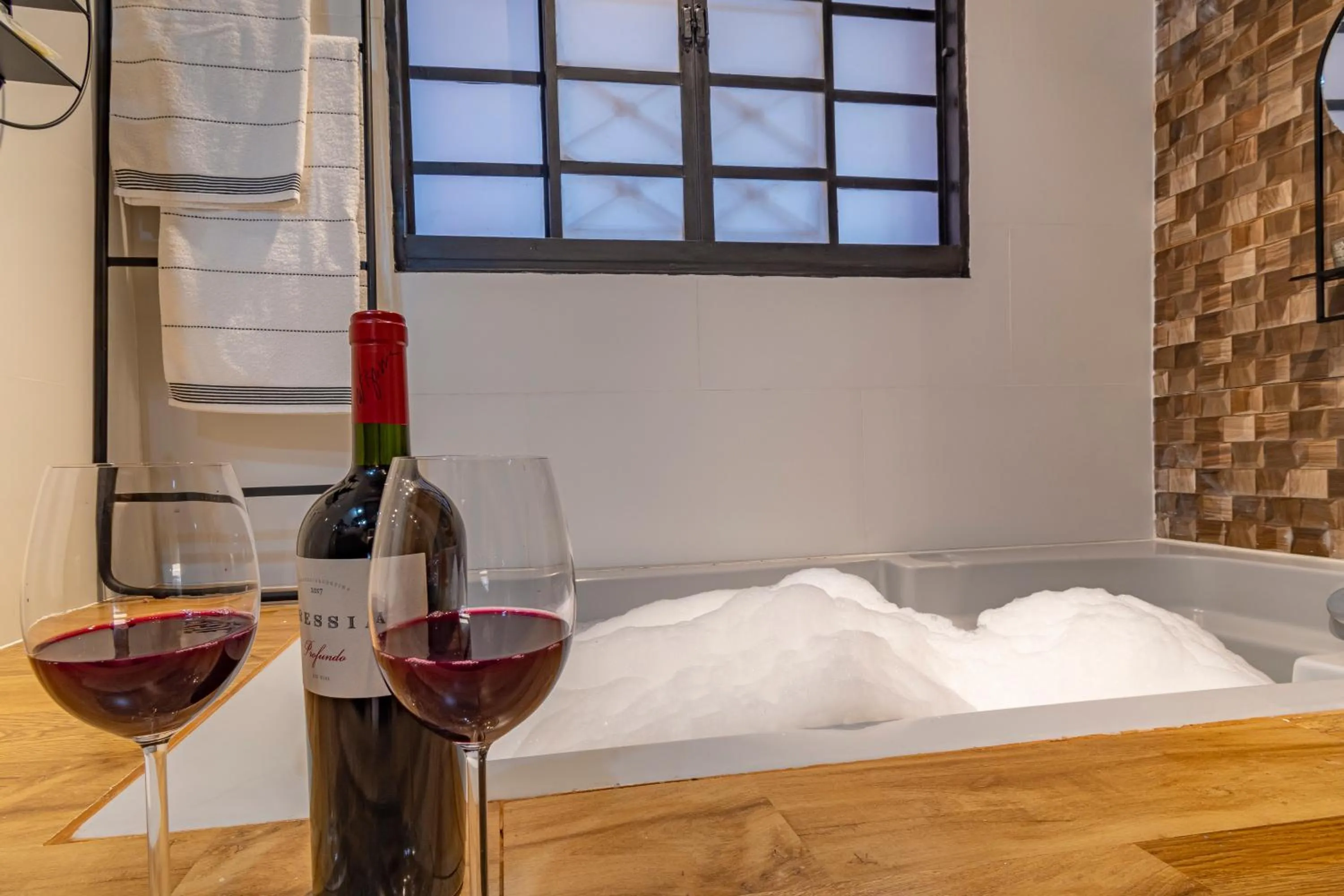 Hot Tub, Bed in Pousada Vila 505