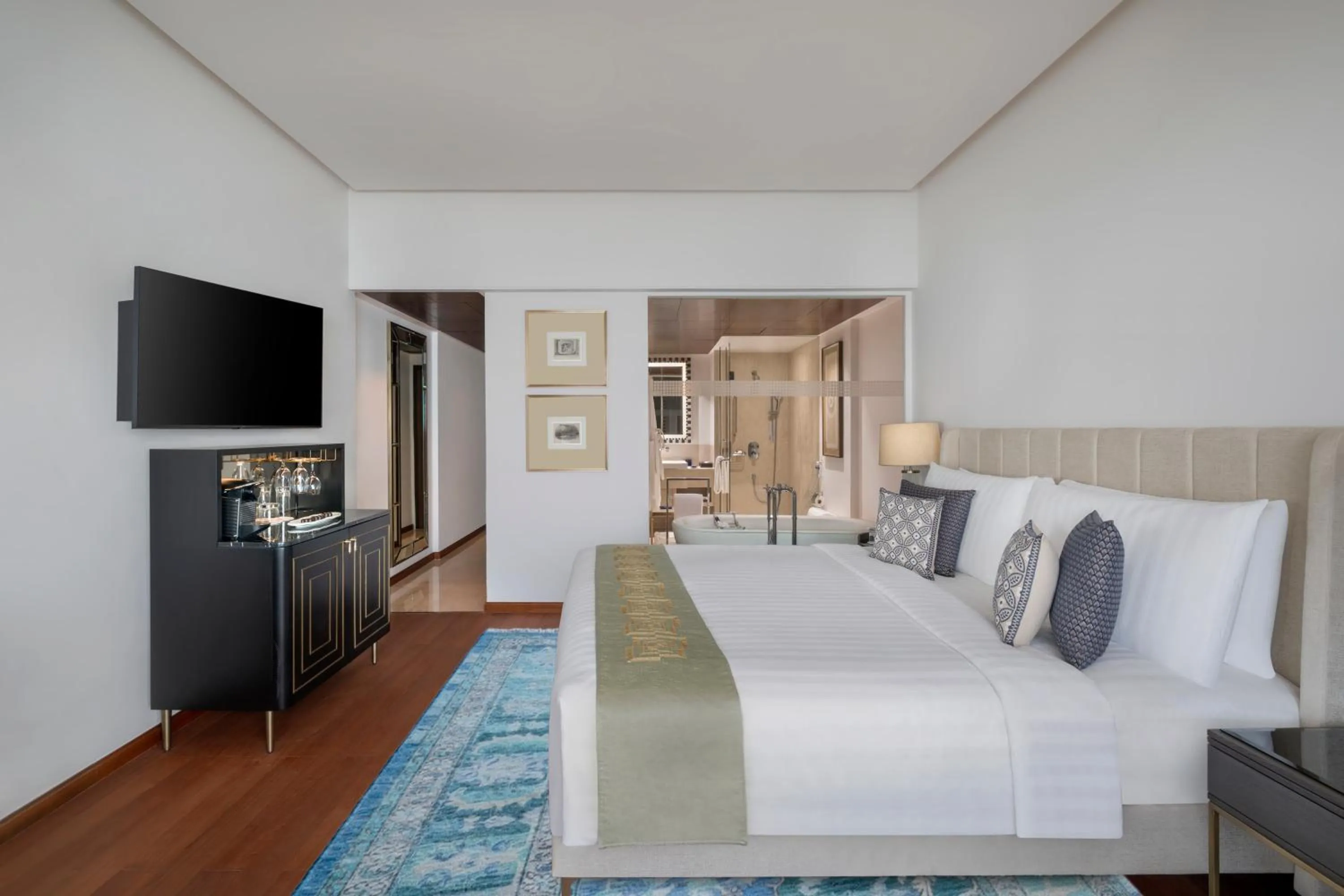 Bedroom in The Oberoi Mumbai