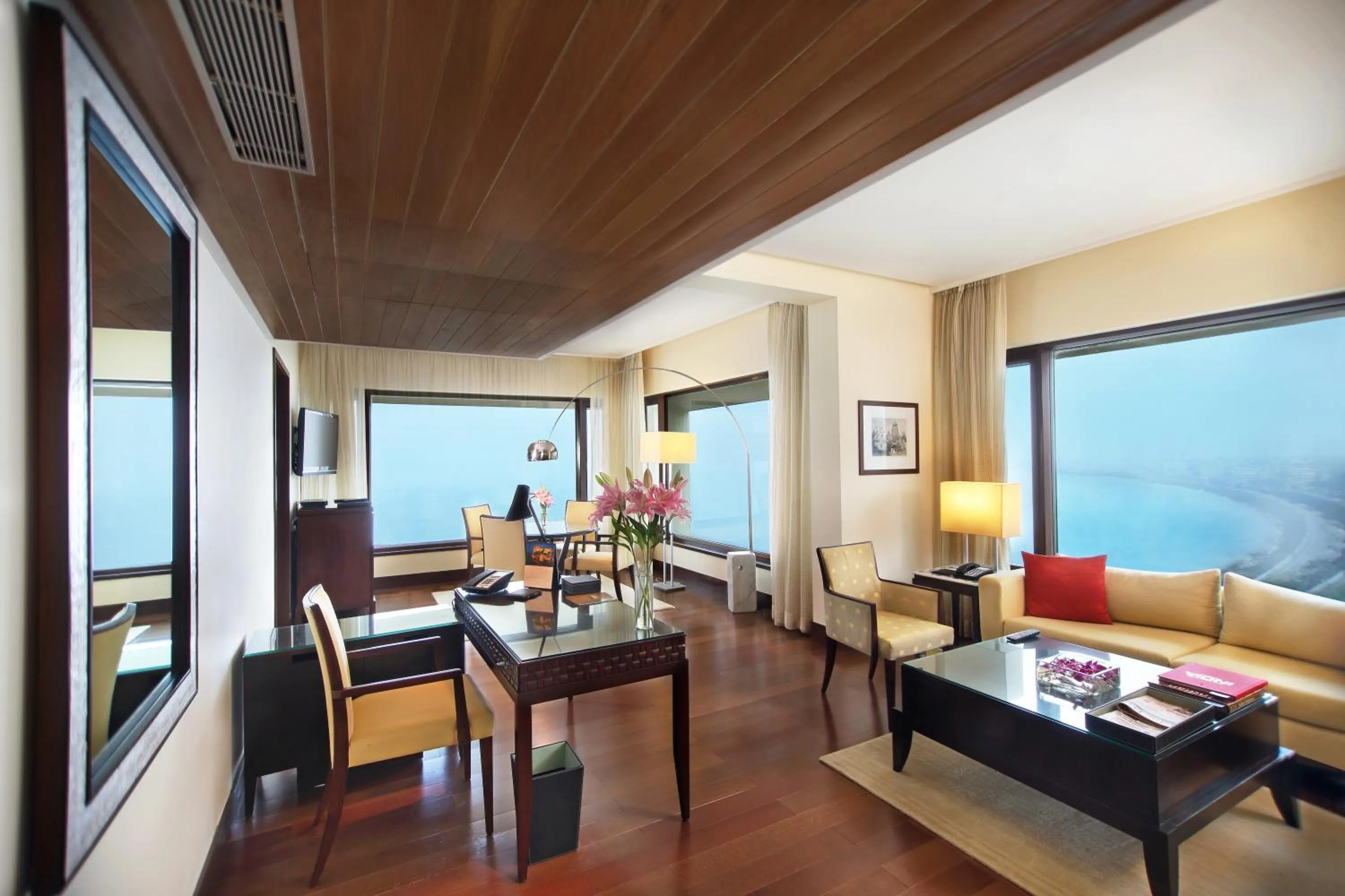 Living room in The Oberoi Mumbai