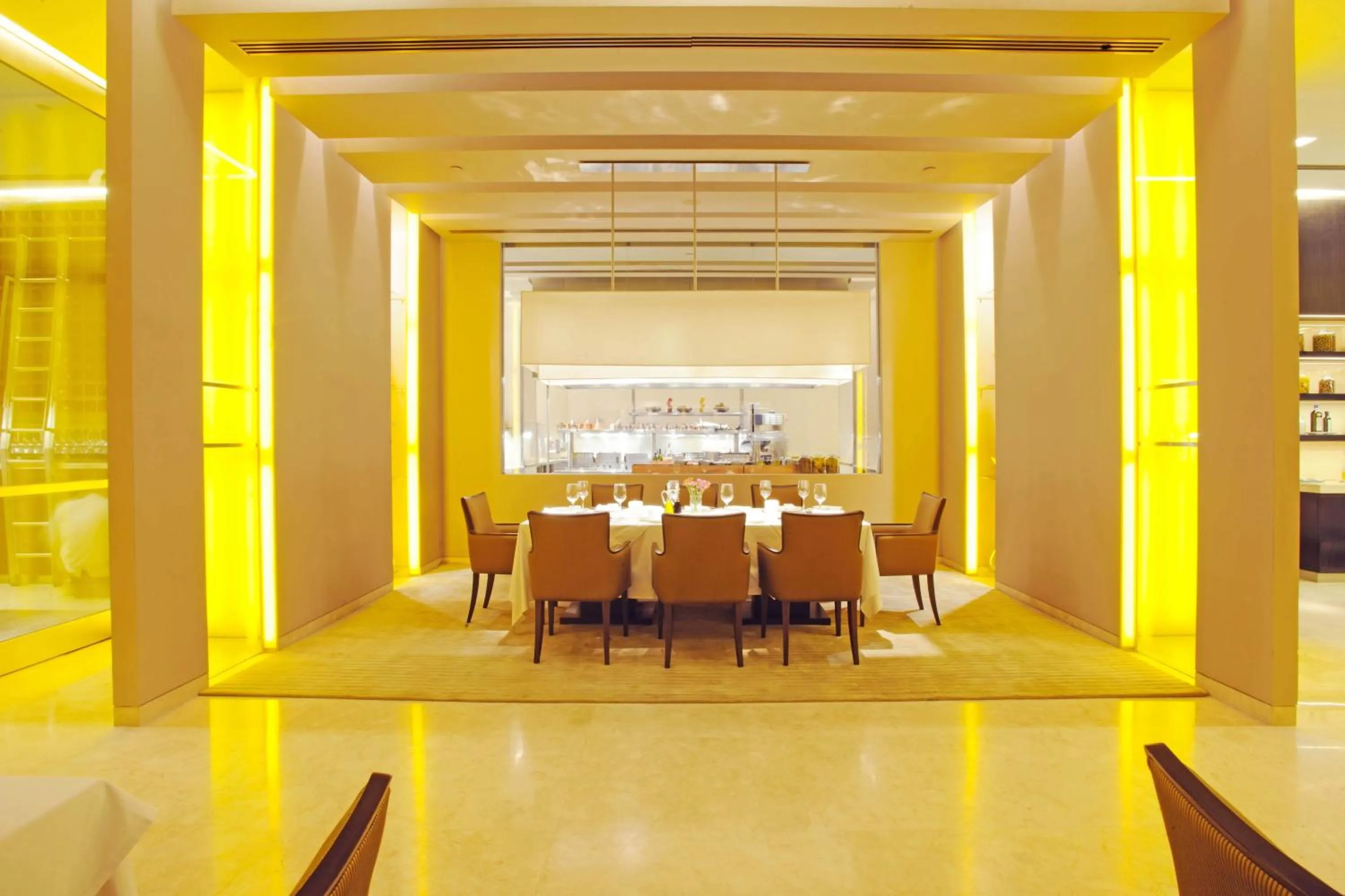 Restaurant/places to eat in The Oberoi Mumbai