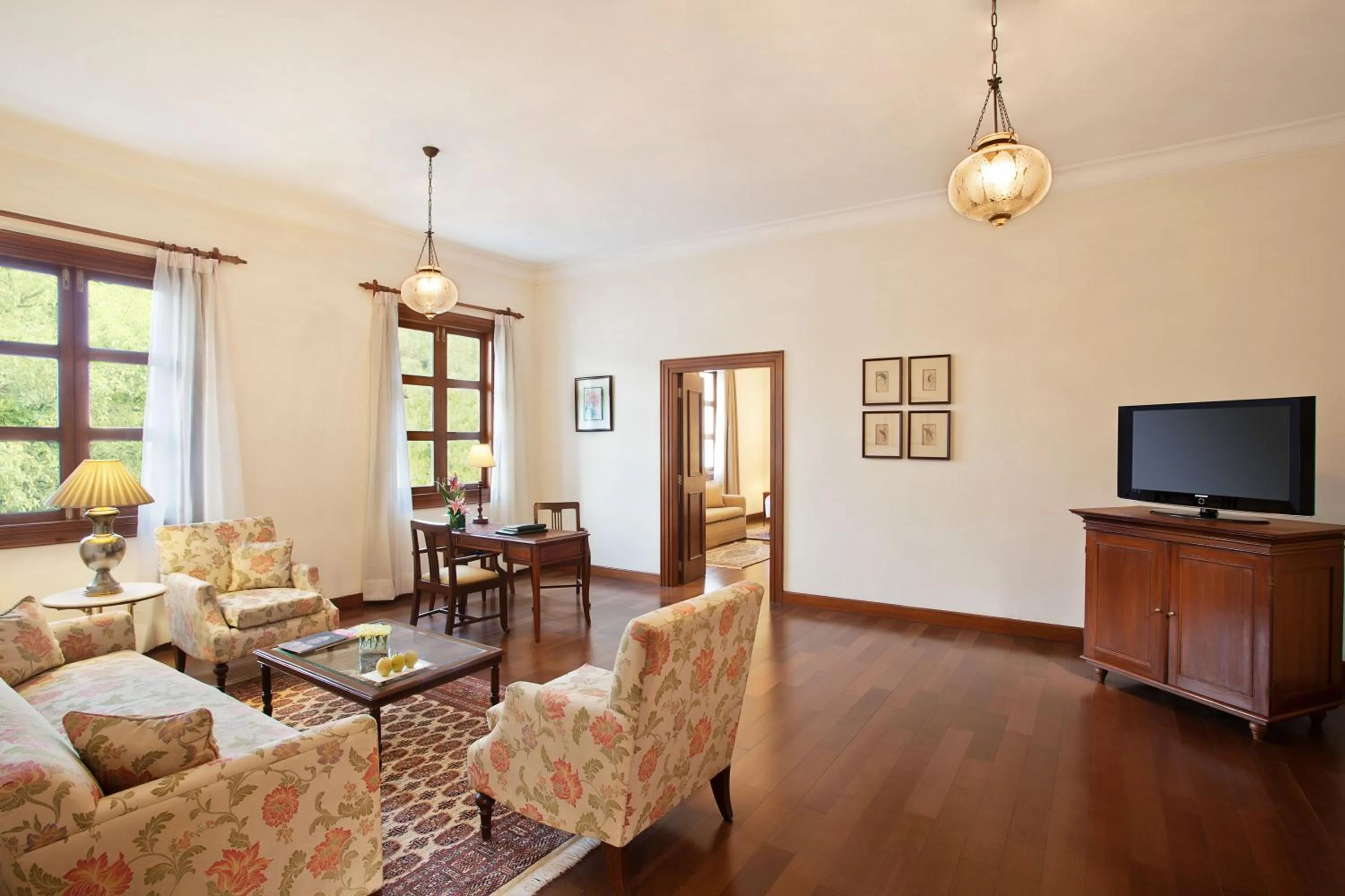 Living room in Maidens Hotel New Delhi