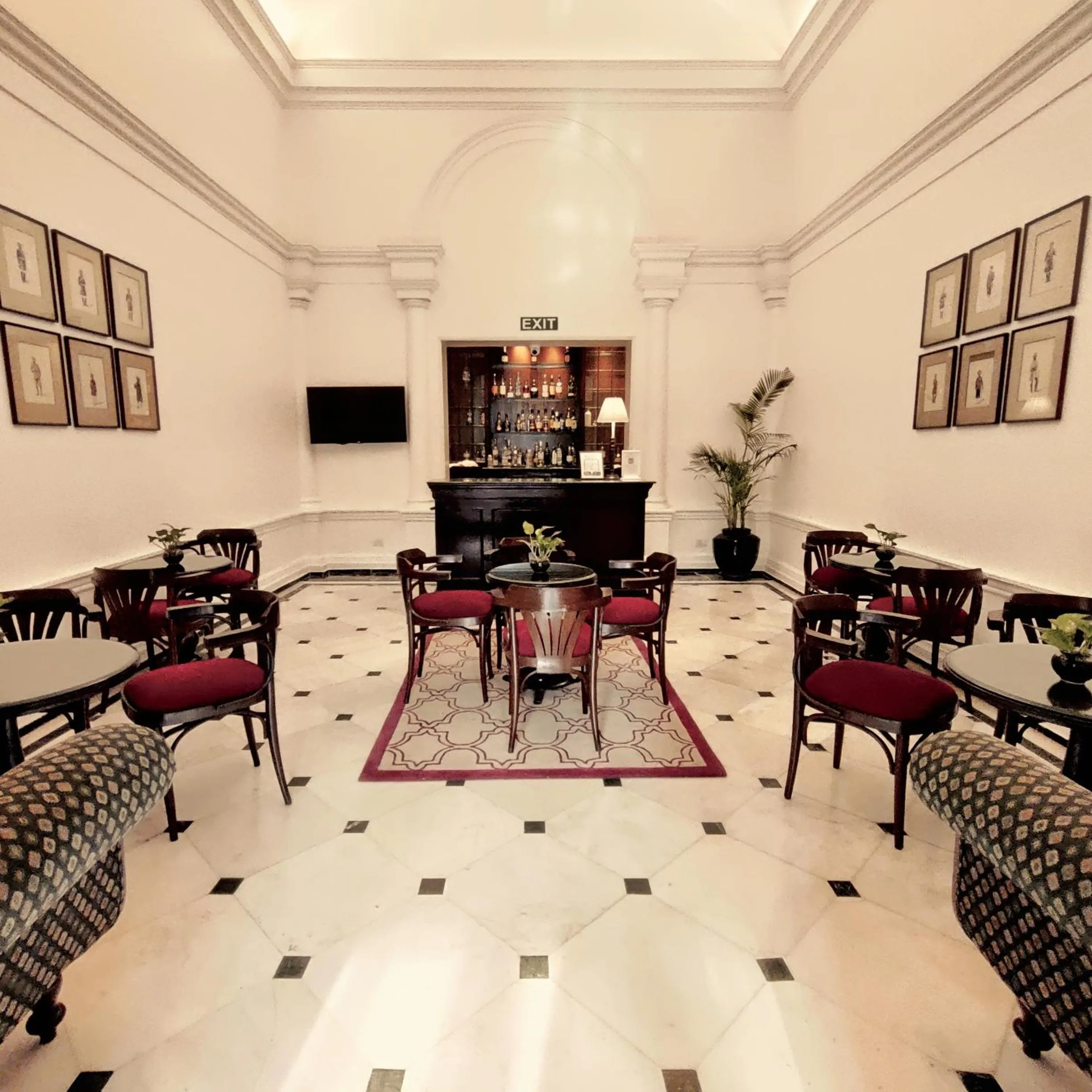 Lounge or bar in Maidens Hotel New Delhi