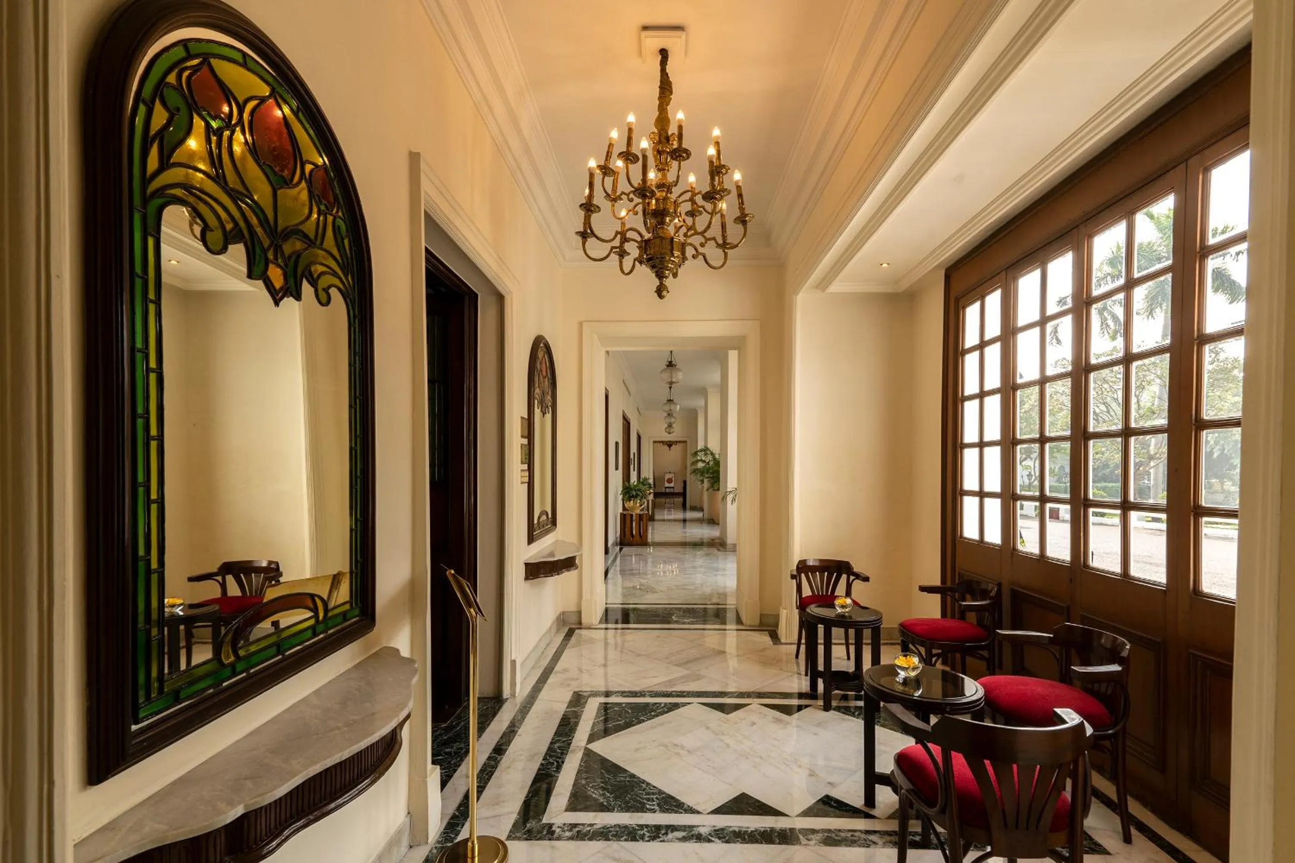 Lounge or bar in Maidens Hotel New Delhi