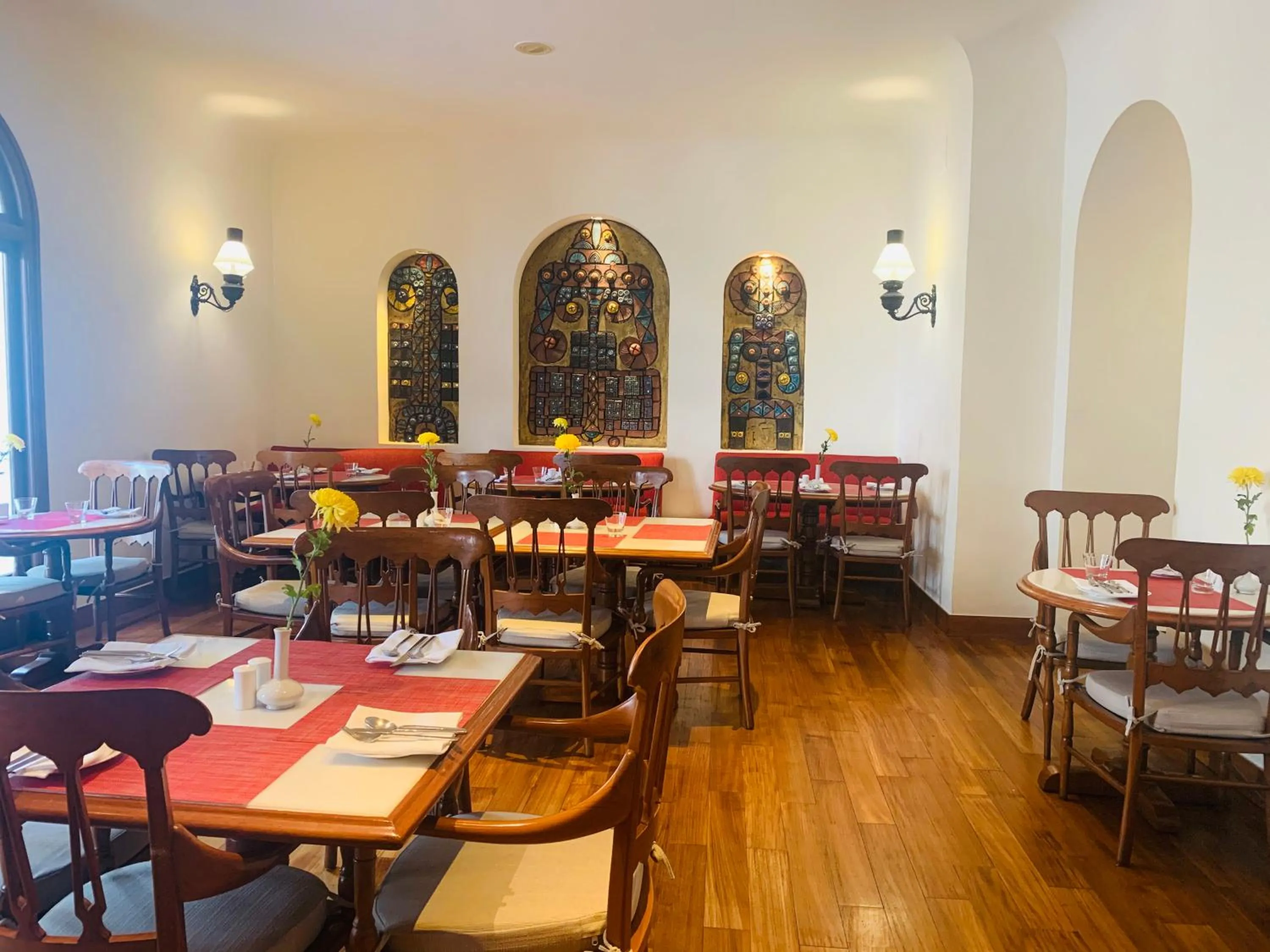 Restaurant/places to eat in Maidens Hotel New Delhi