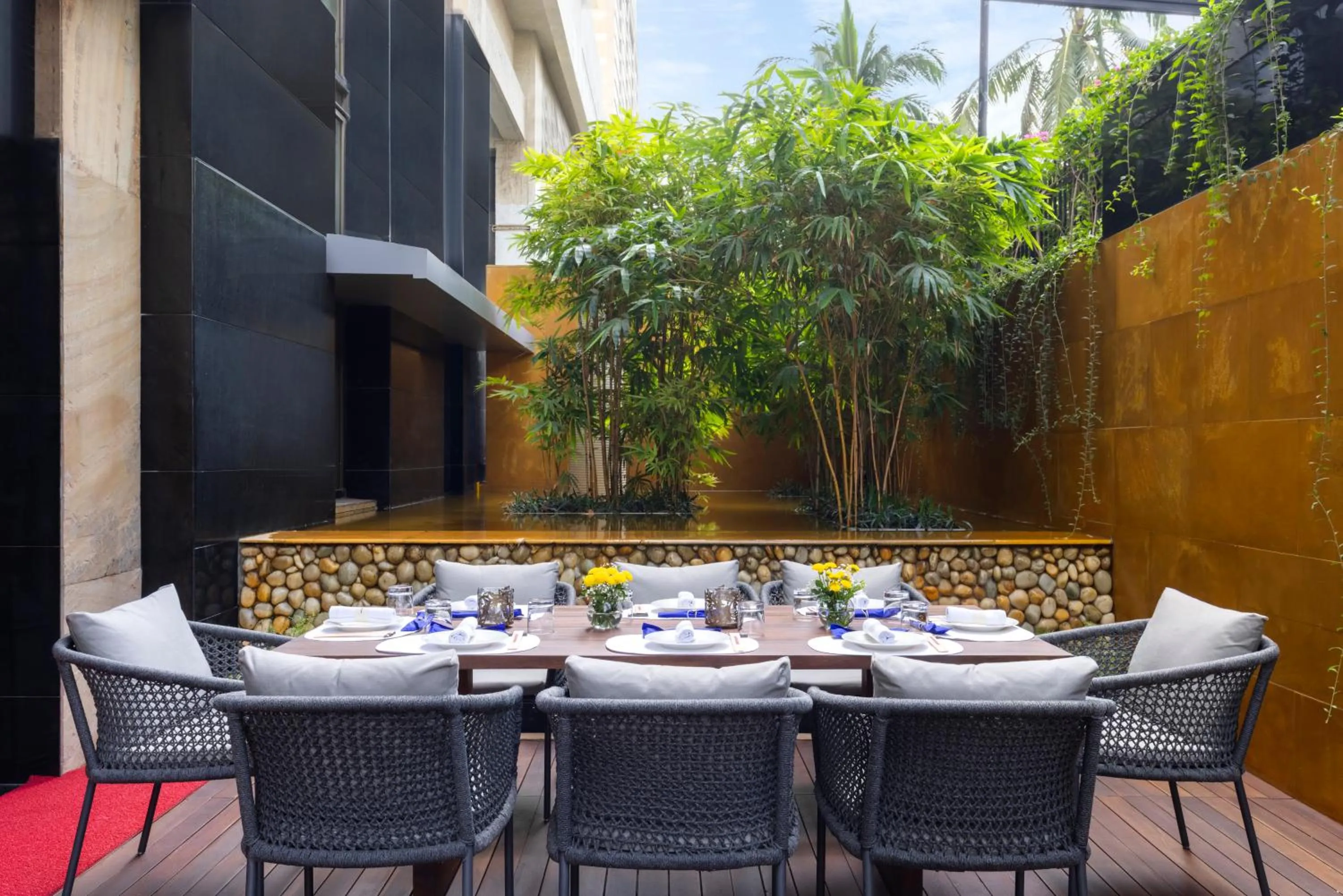 Restaurant/places to eat in Trident Nariman Point