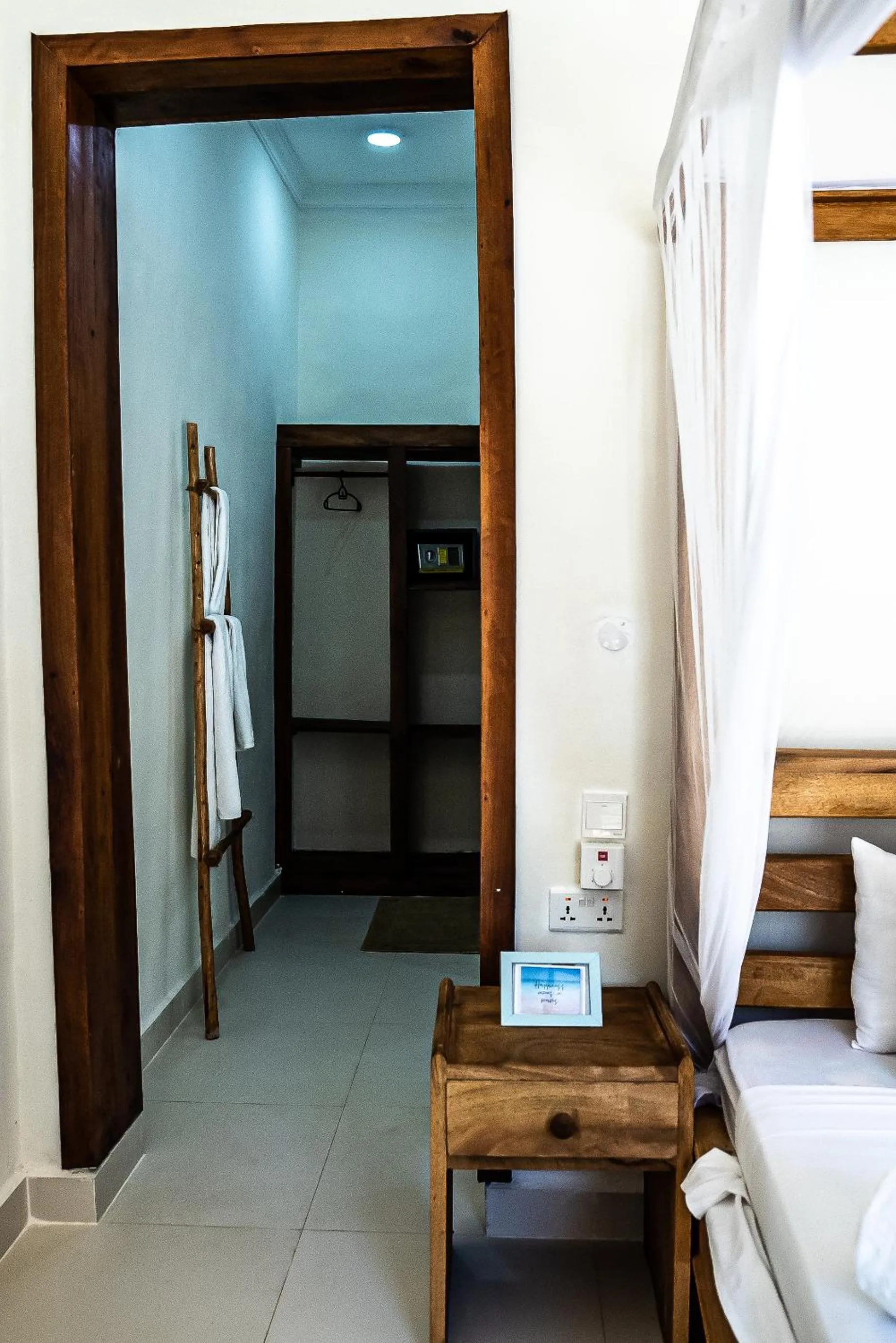 towels, Bed in Frangi'pwani