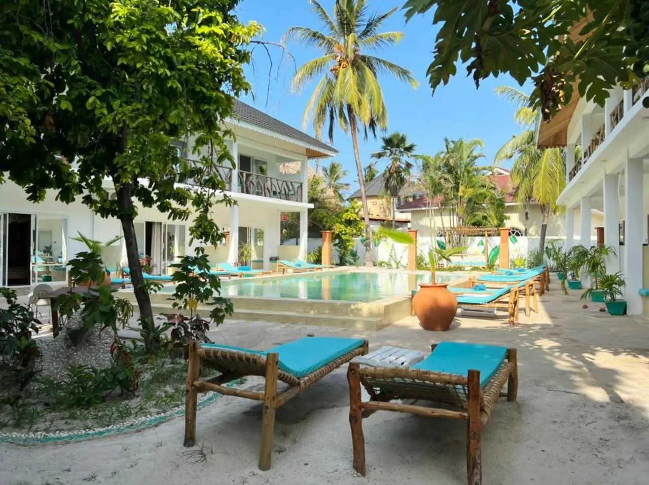 sunbed in Frangi'pwani