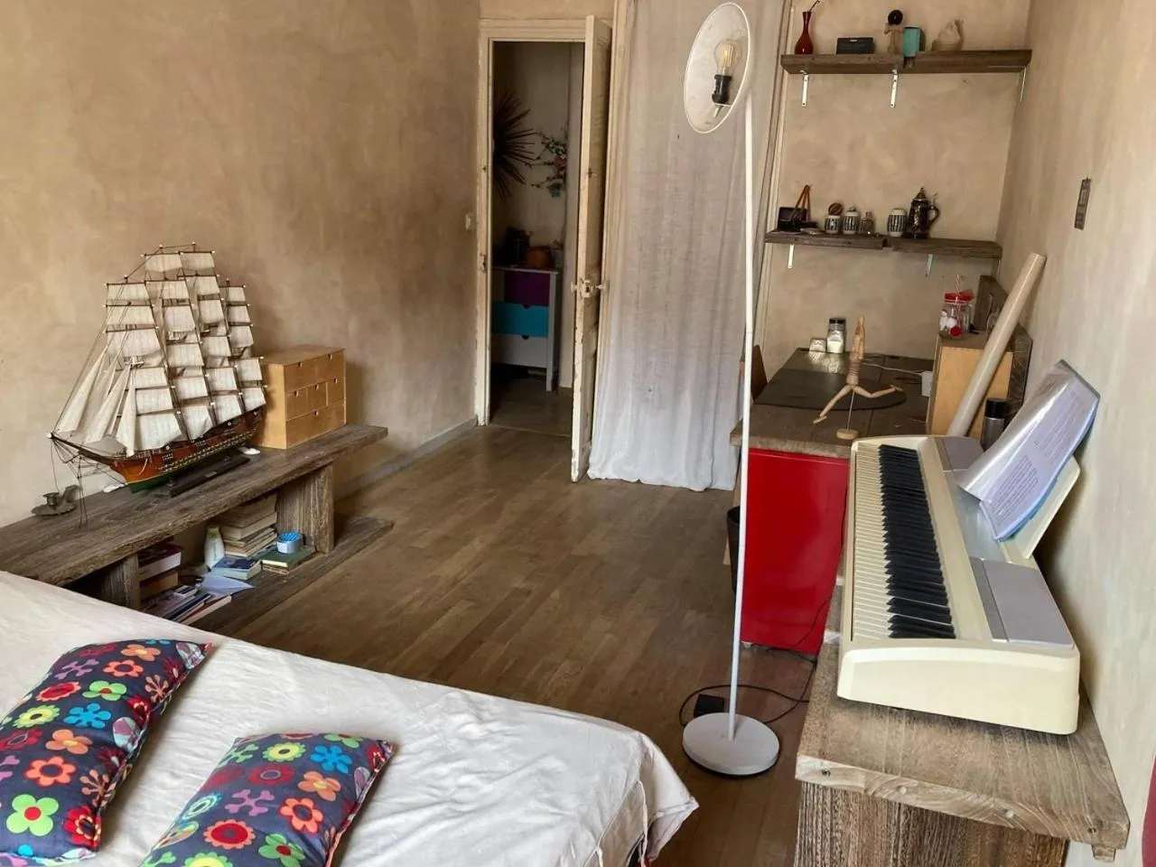 Bed in Great and light private room in the heart of Nice