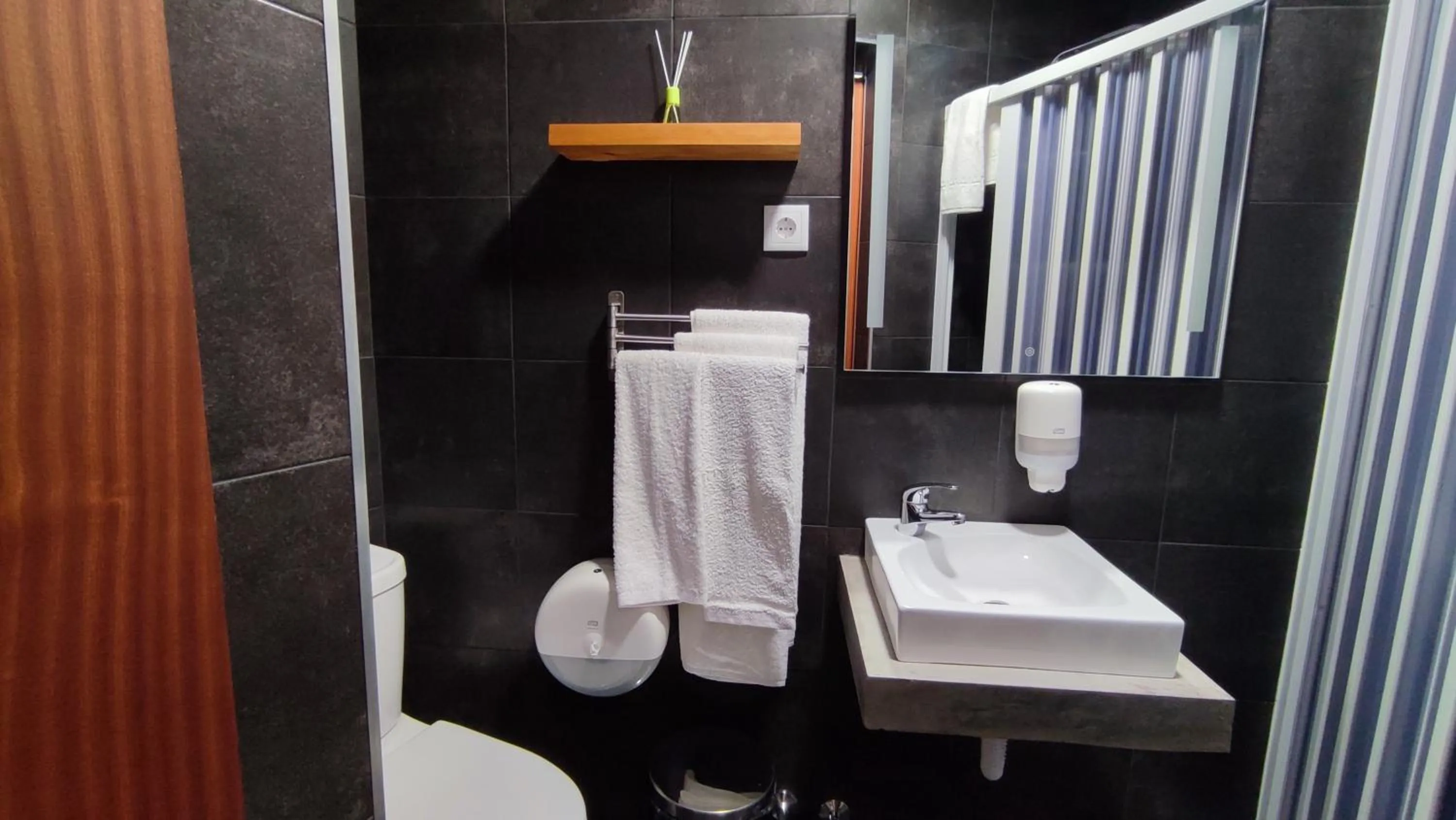 Bathroom in Atlantic 3 Bicas - Furnas