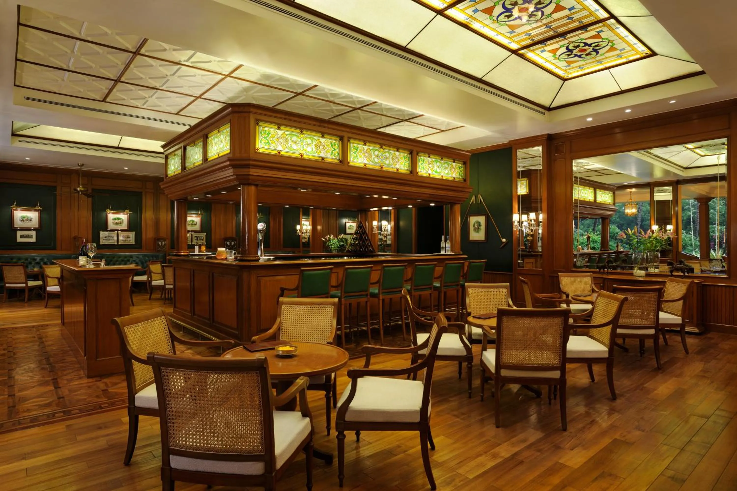 Lounge or bar in The Oberoi Bengaluru