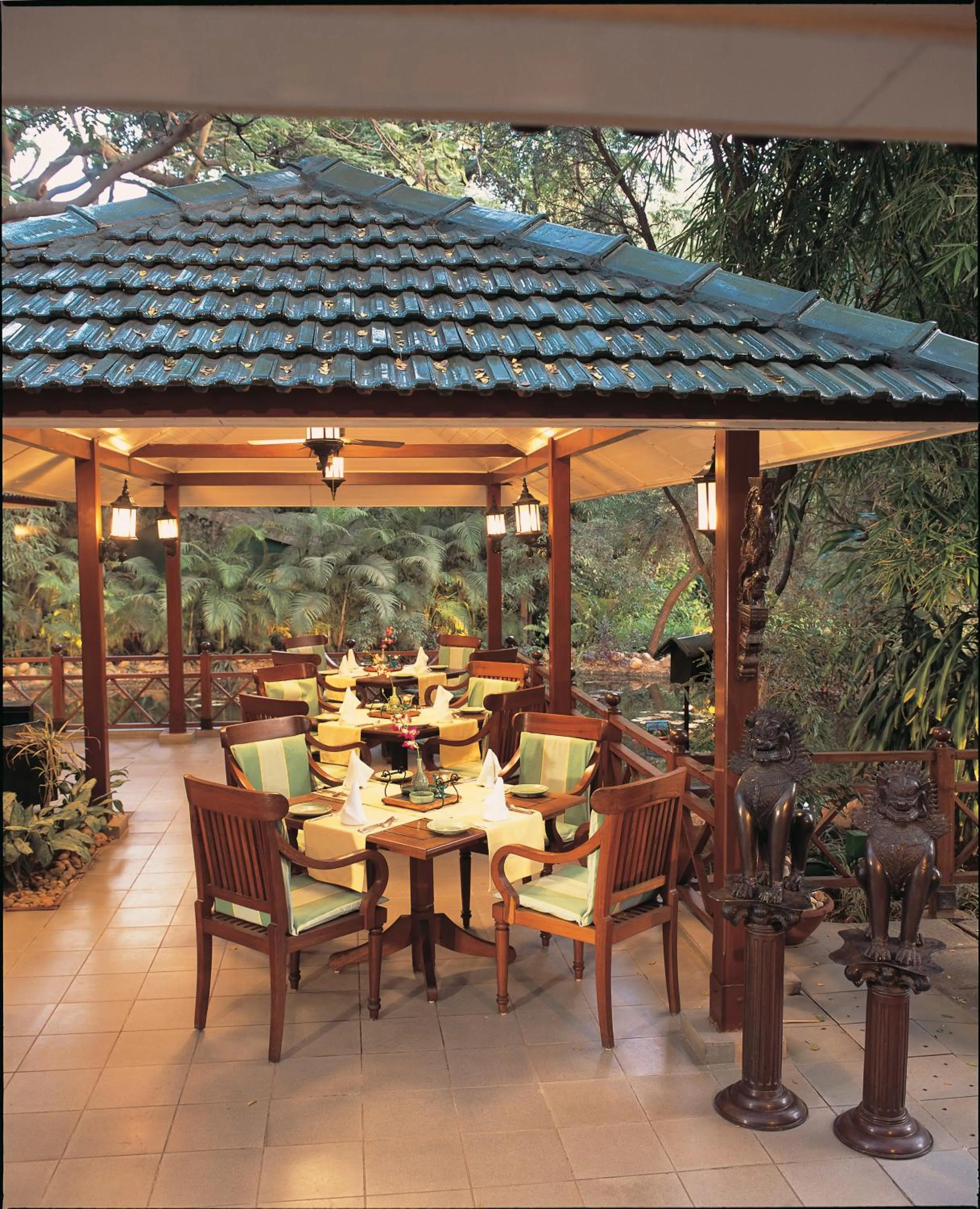 Restaurant/places to eat in The Oberoi Bengaluru