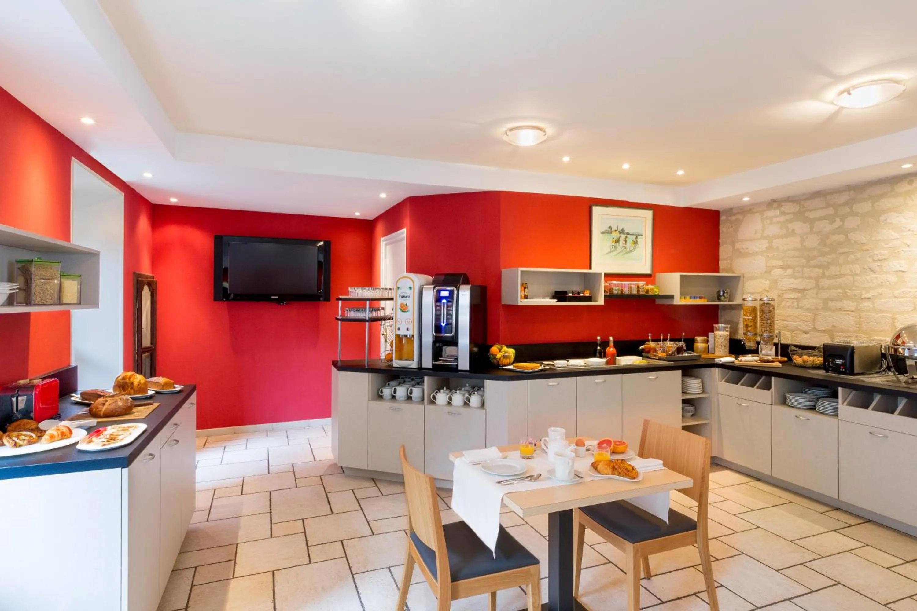 Buffet breakfast in Logis Hôtel Restaurant Le Dauphin et Le Spa du Prieuré