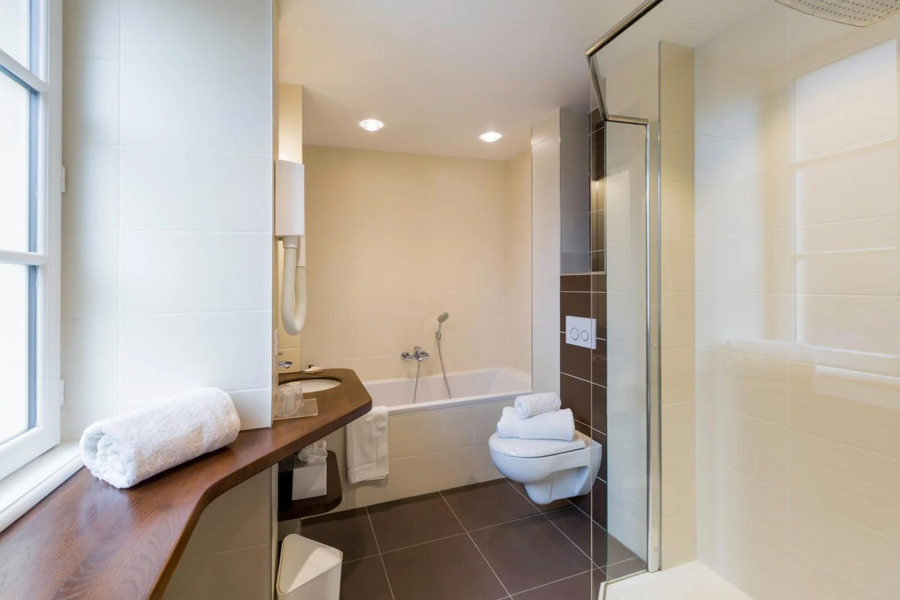 Other in Logis Hôtel Restaurant Le Dauphin et Le Spa du Prieuré